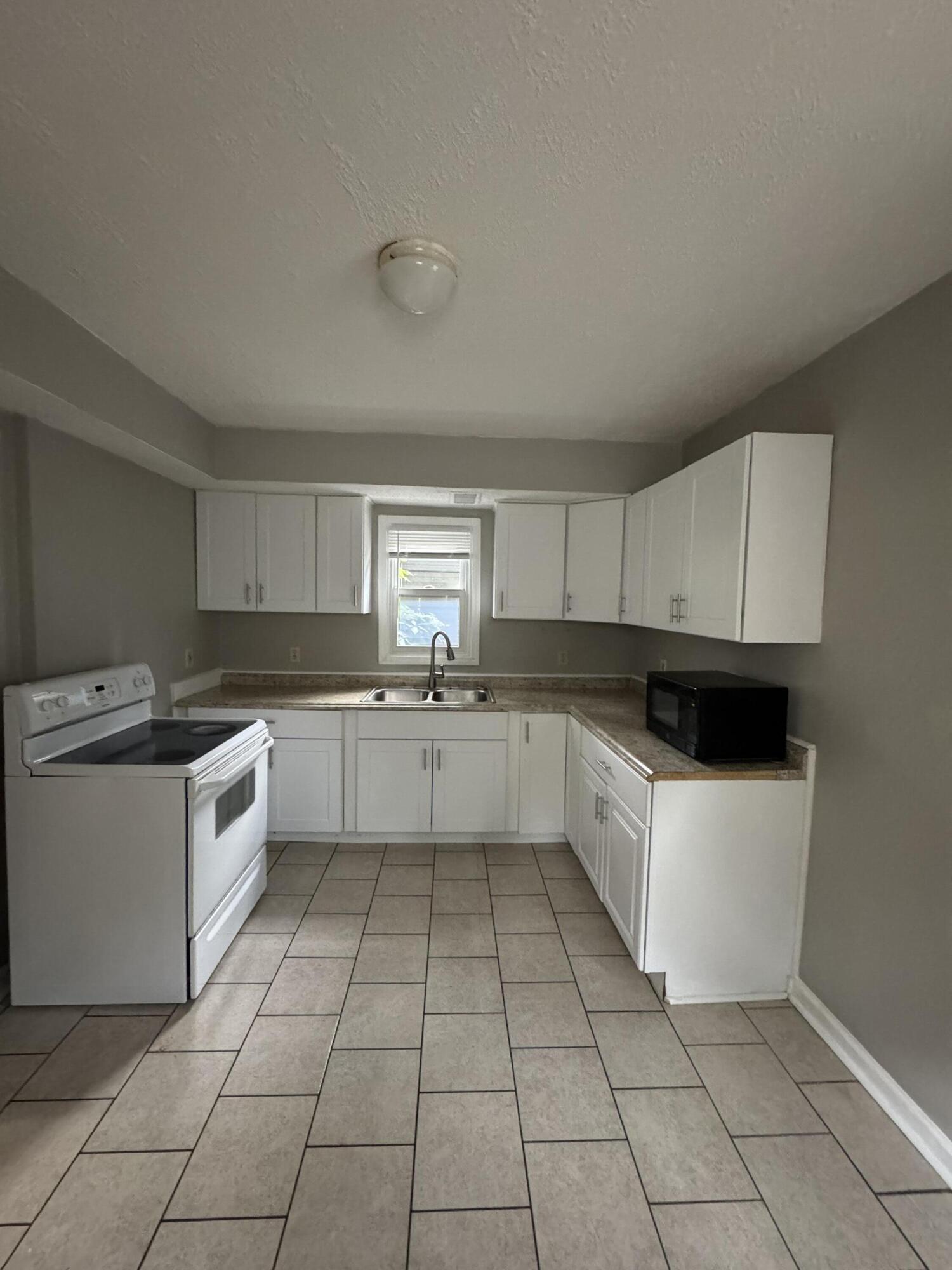 605 Harry Street Property Photo 9