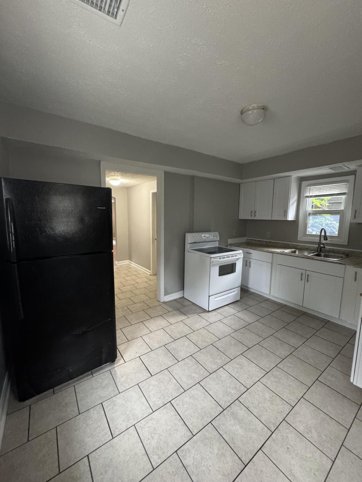 605 Harry Street Property Photo 11