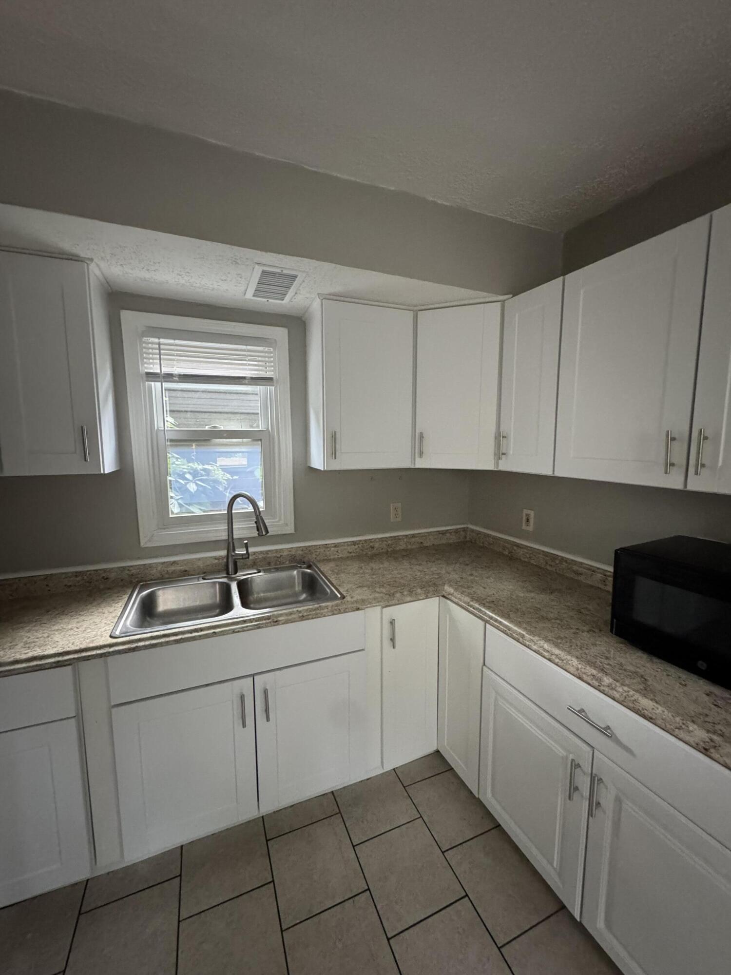 605 Harry Street Property Photo 12