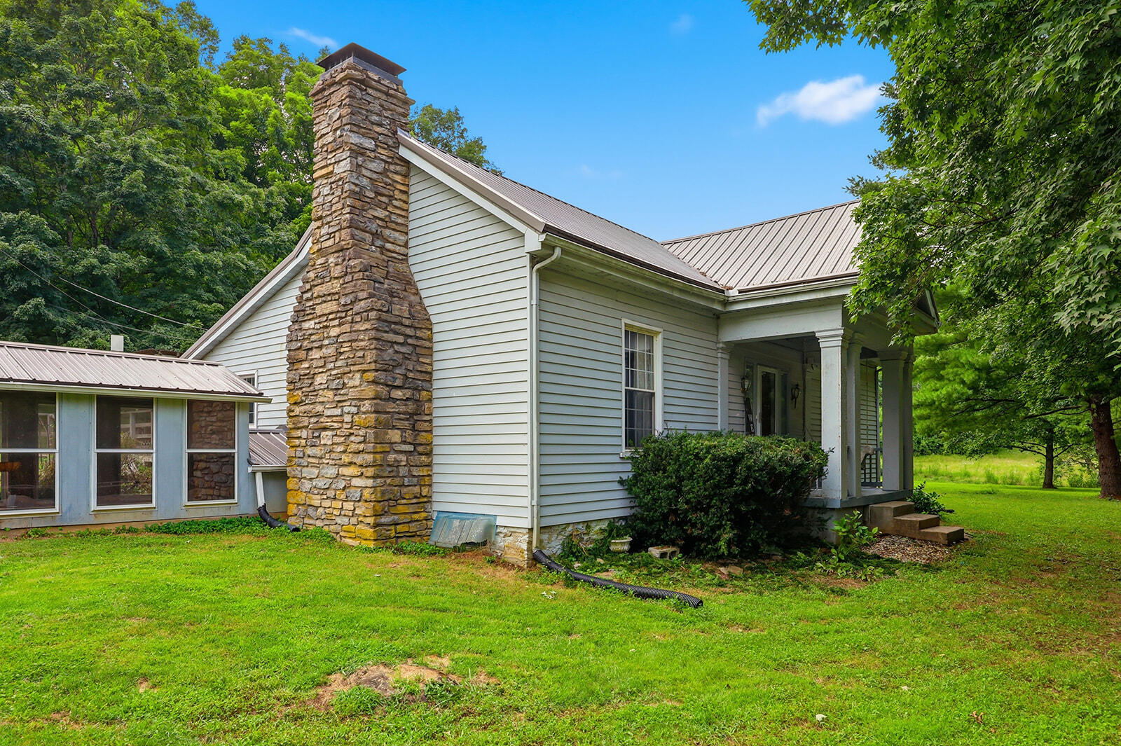 1920 Glensboro Road Property Photo 4