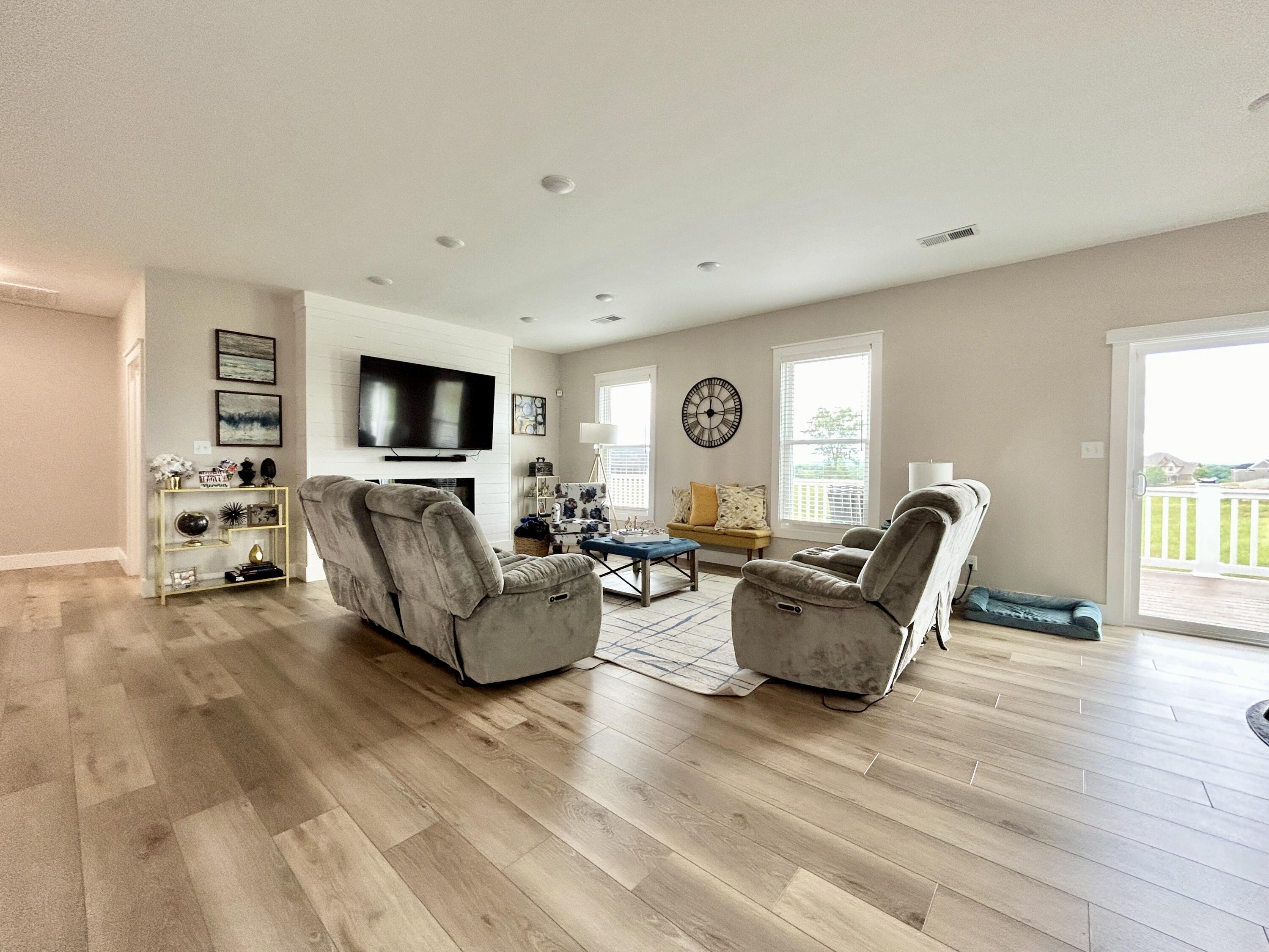 100 Sunrise Path Property Photo 7
