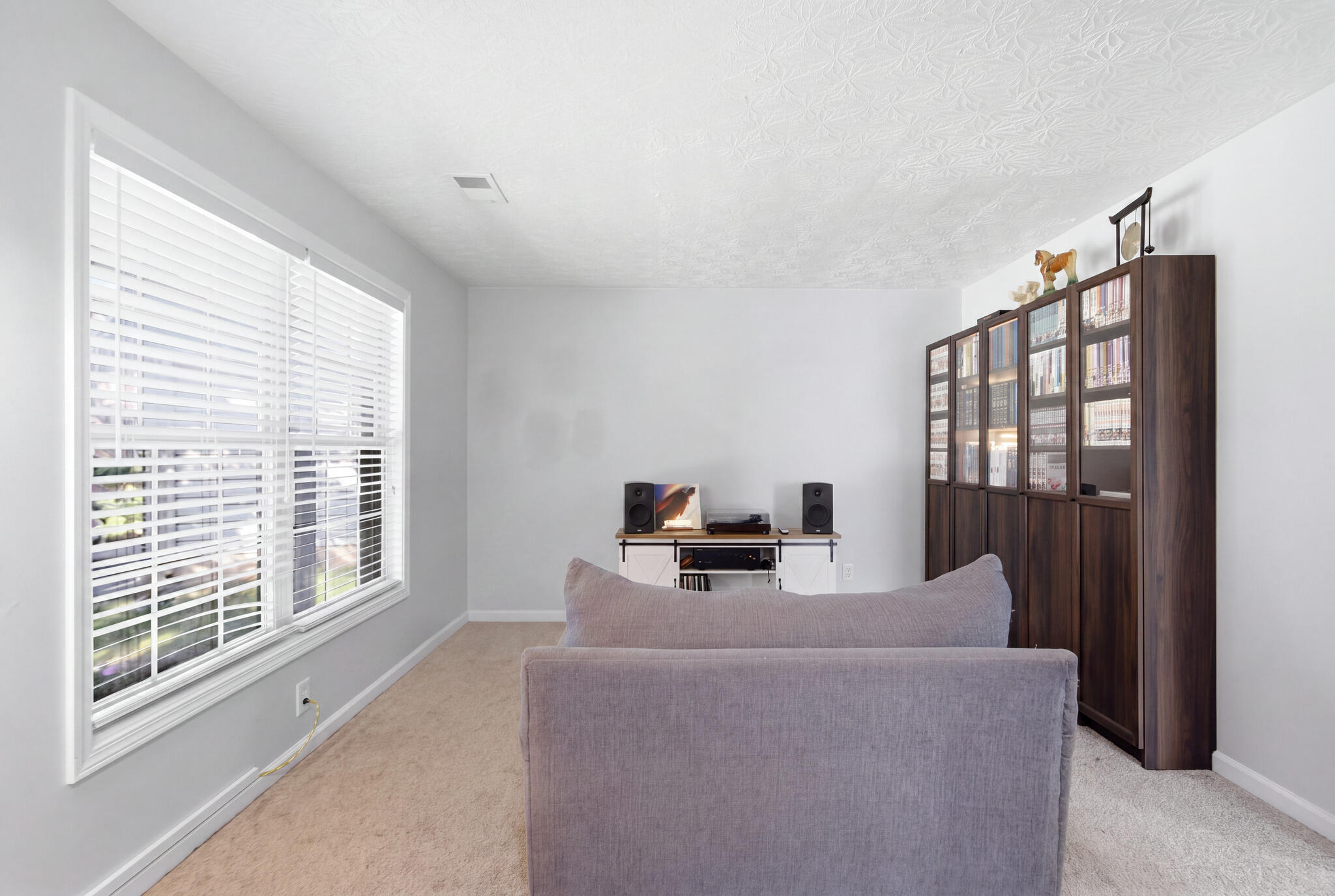 865 White Wood Flat Property Photo 5