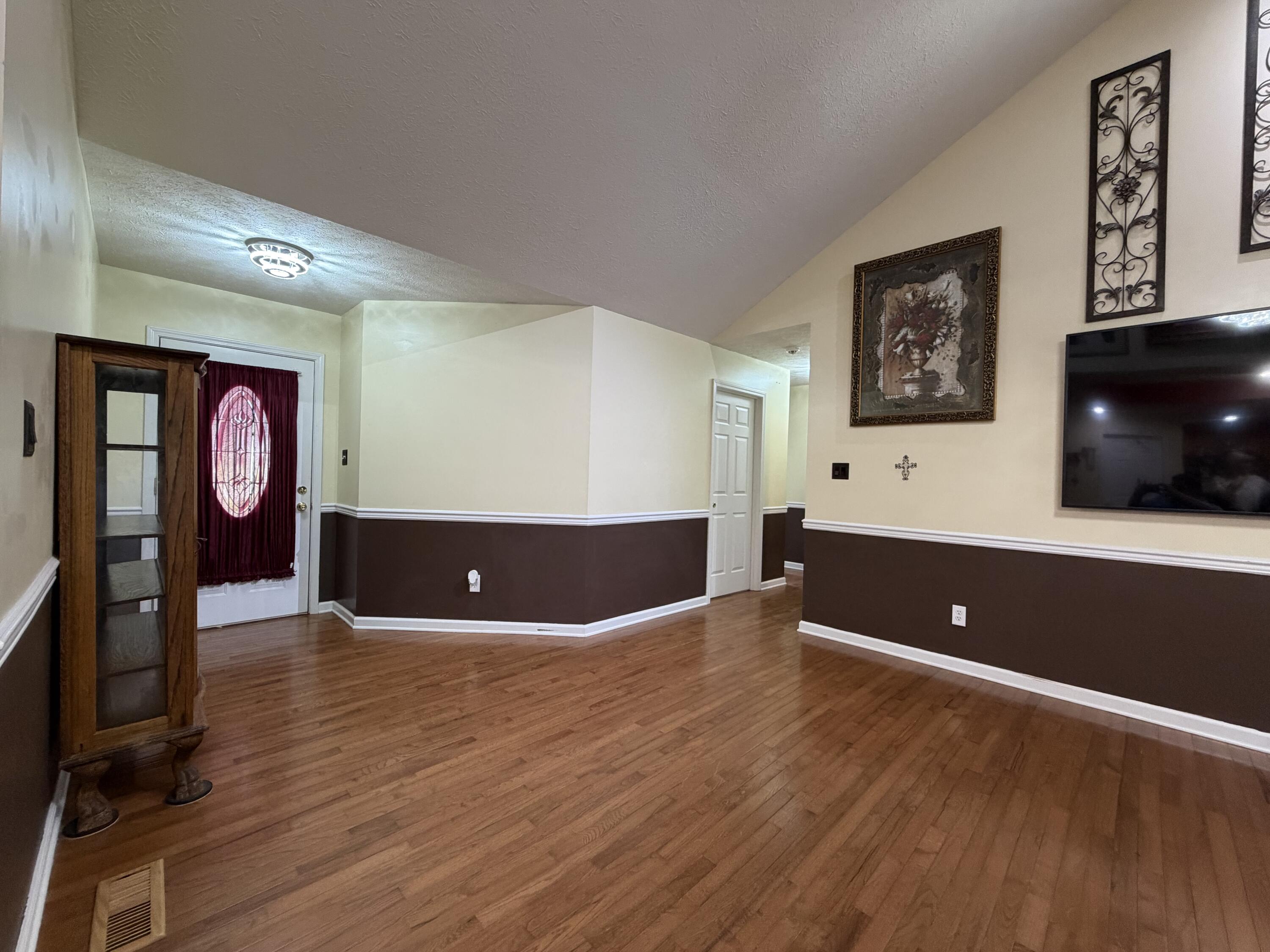 1810 Valley View Drive Property Photo 3
