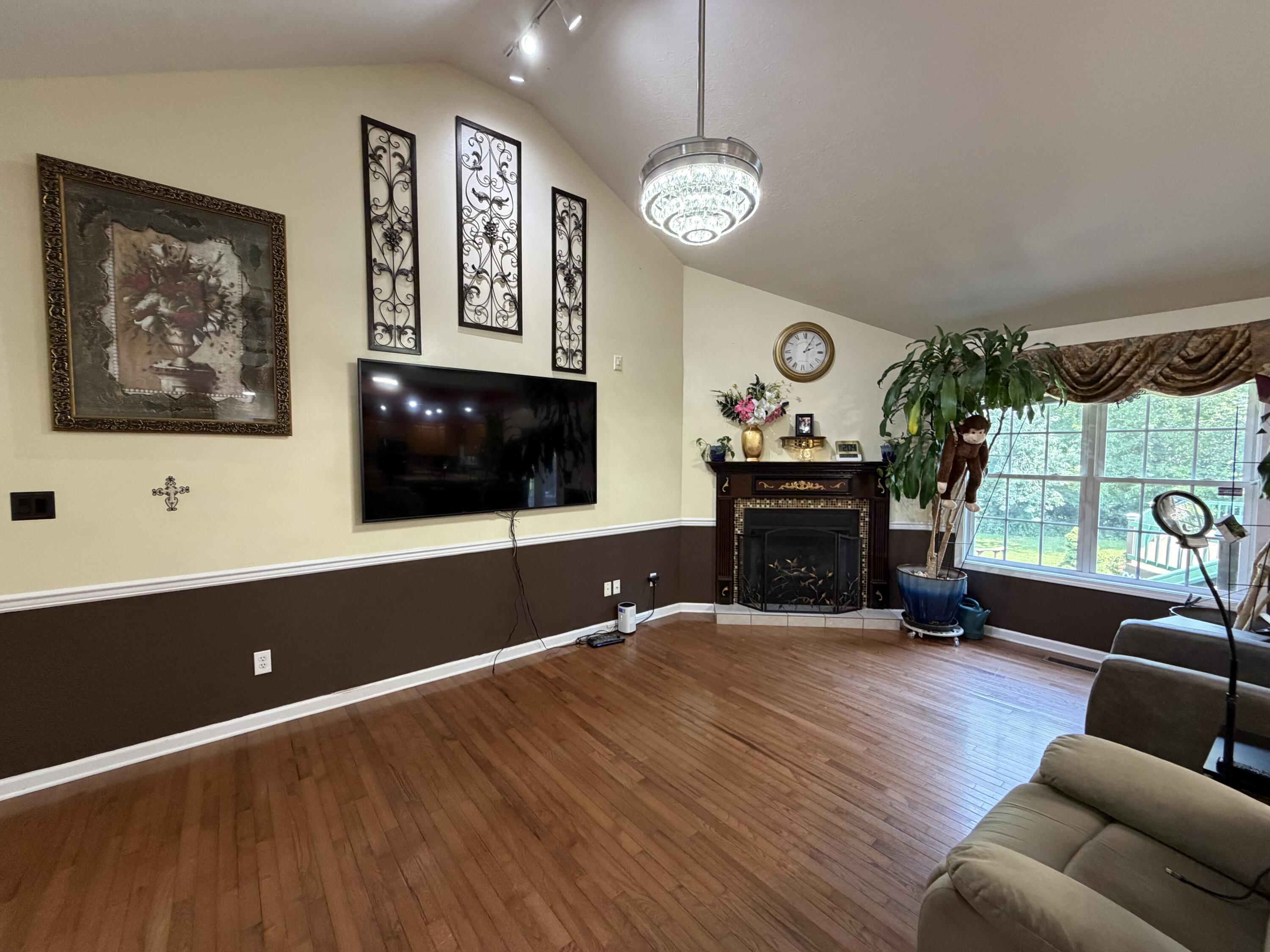 1810 Valley View Drive Property Photo 6