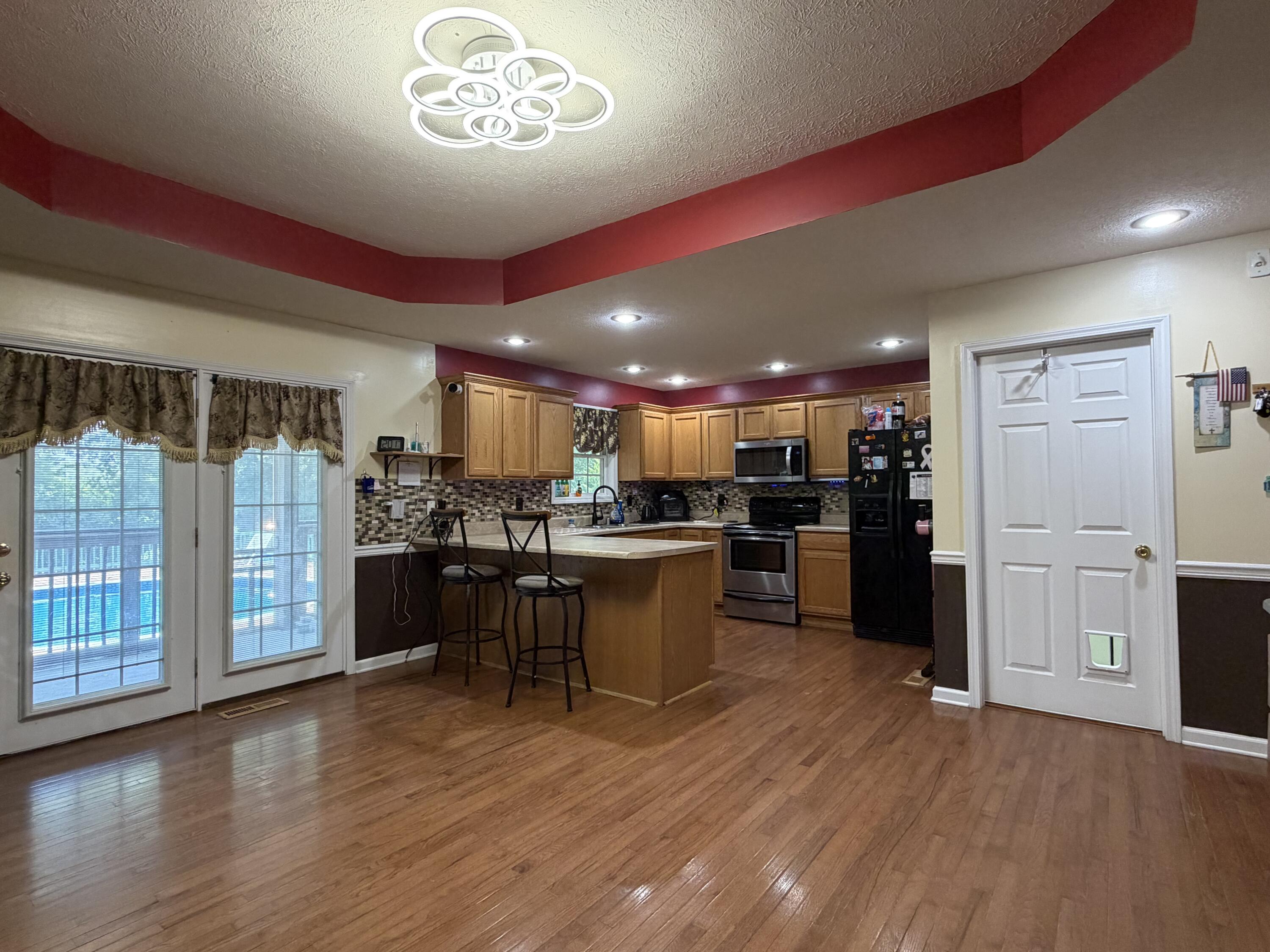 1810 Valley View Drive Property Photo 7
