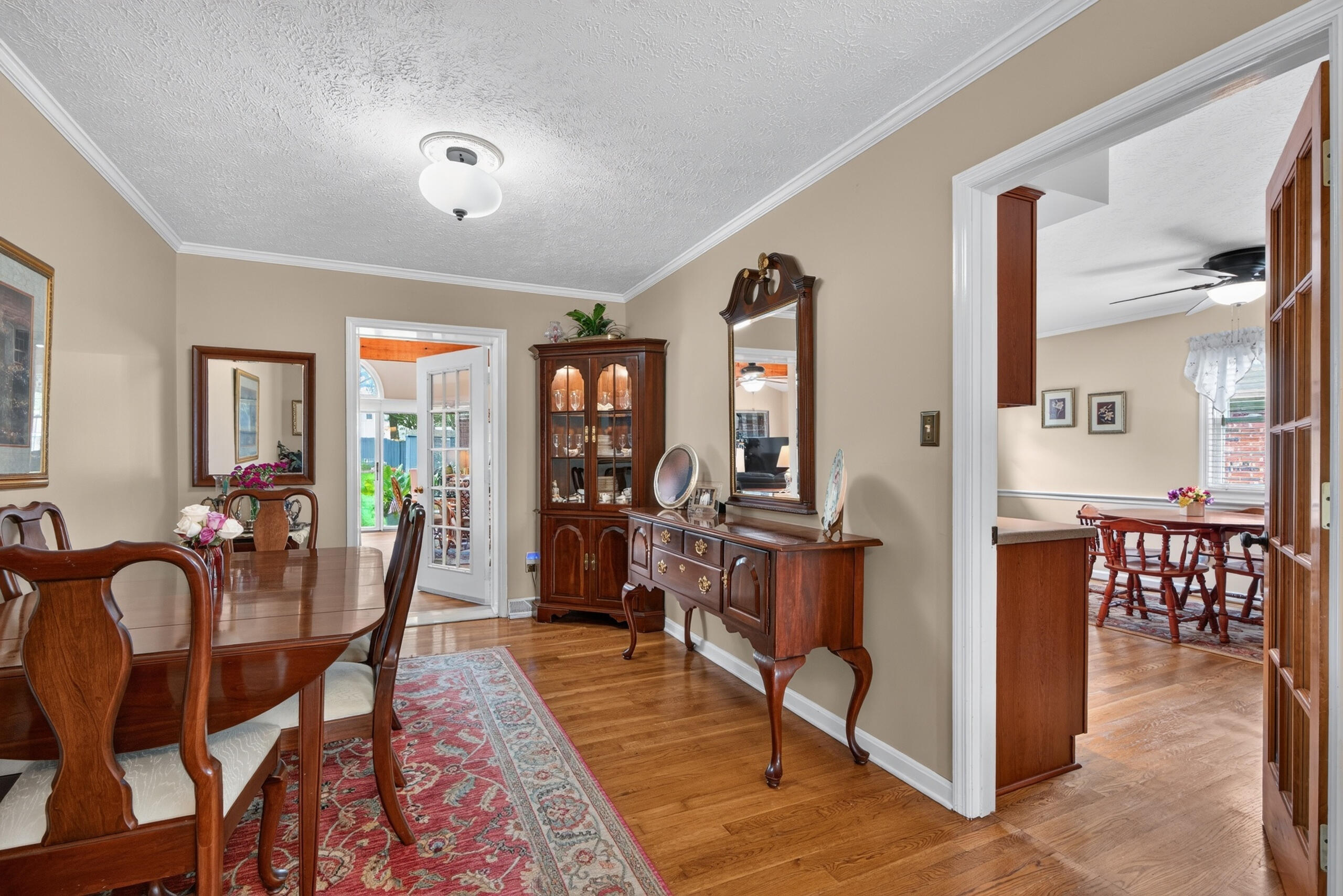 916 Edgewater Drive Property Photo 3