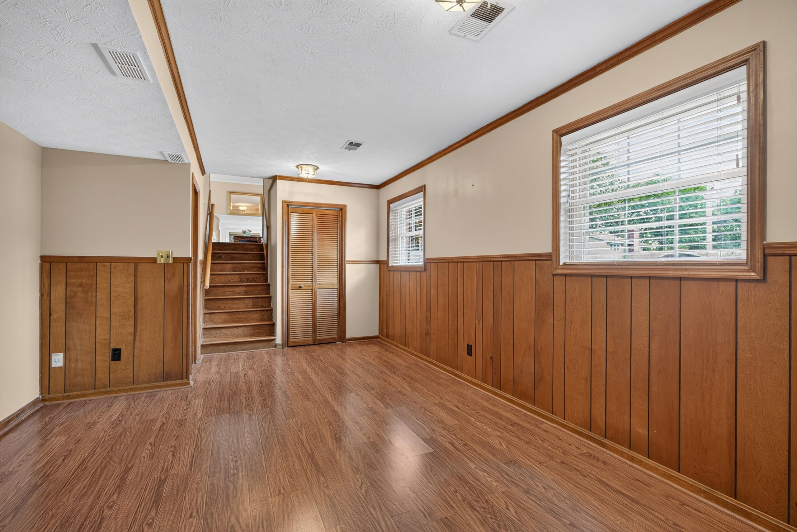 916 Edgewater Drive Property Photo 28