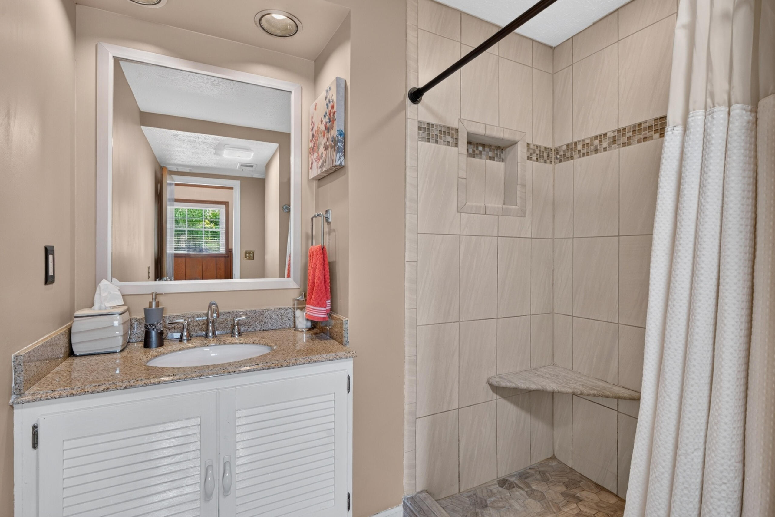 916 Edgewater Drive Property Photo 33