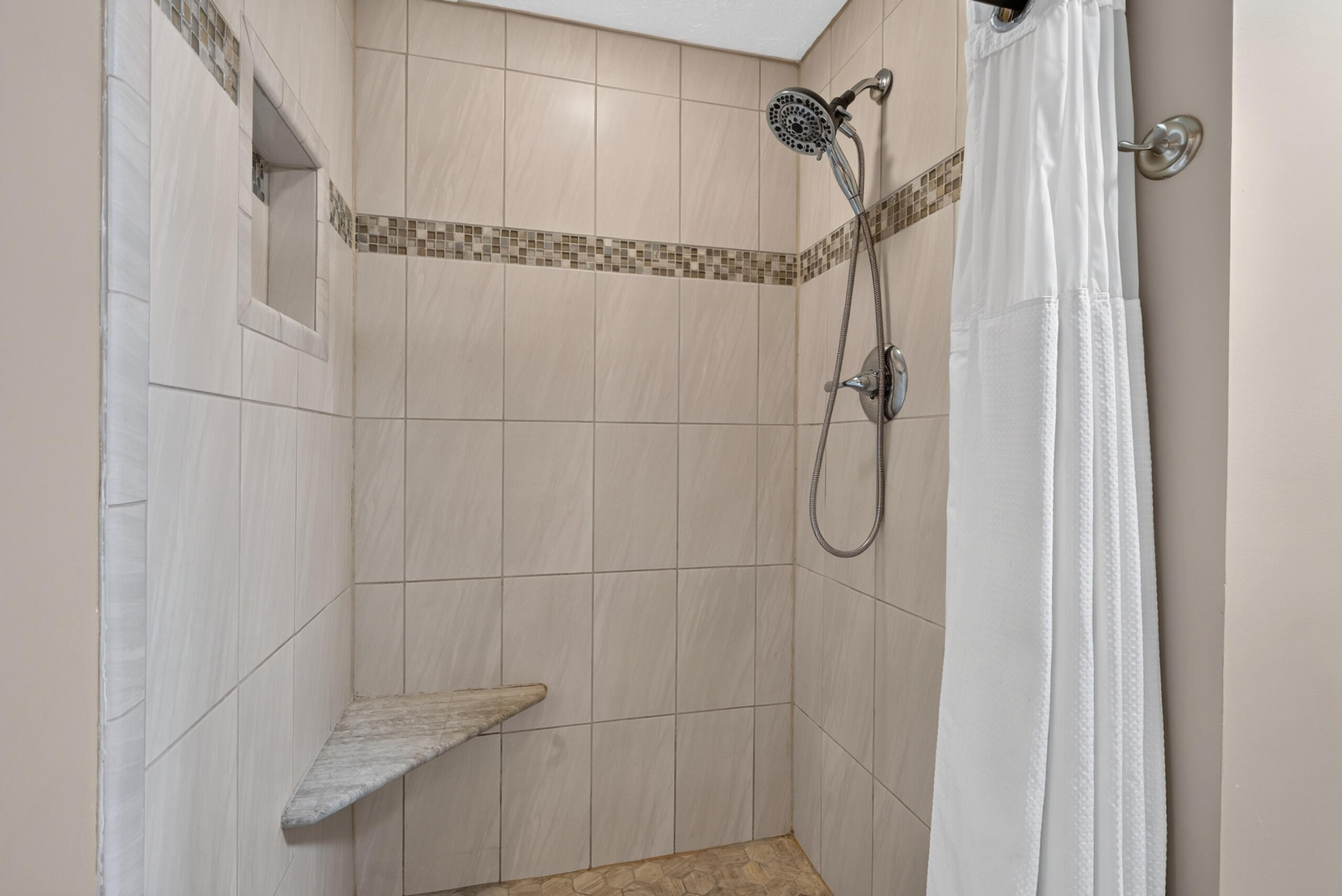 916 Edgewater Drive Property Photo 34
