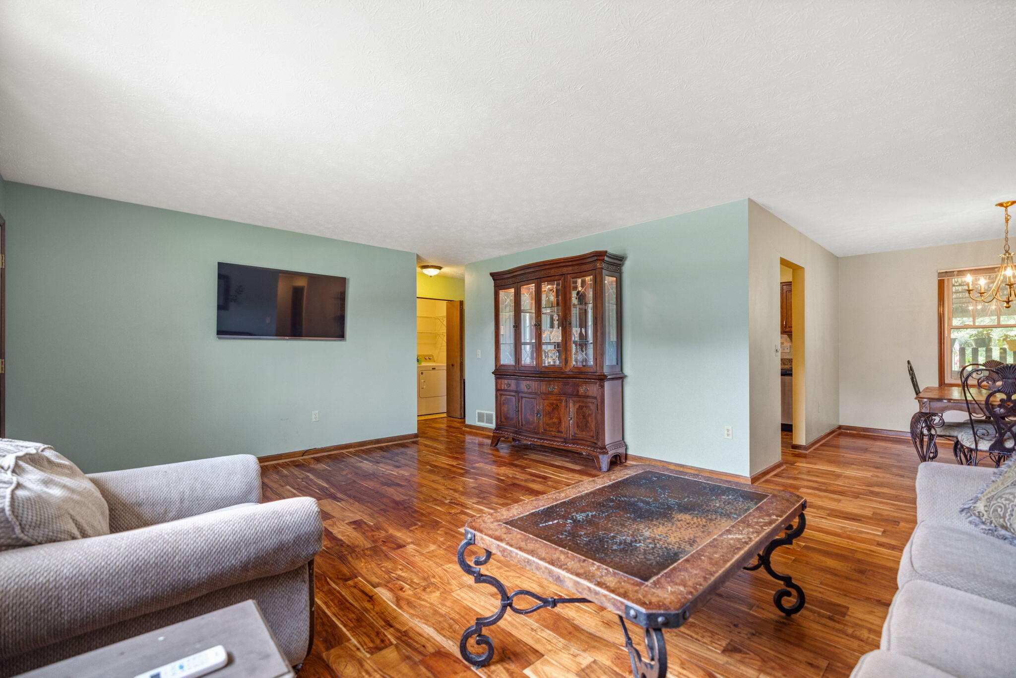 314 Saratoga Circle Property Photo 6