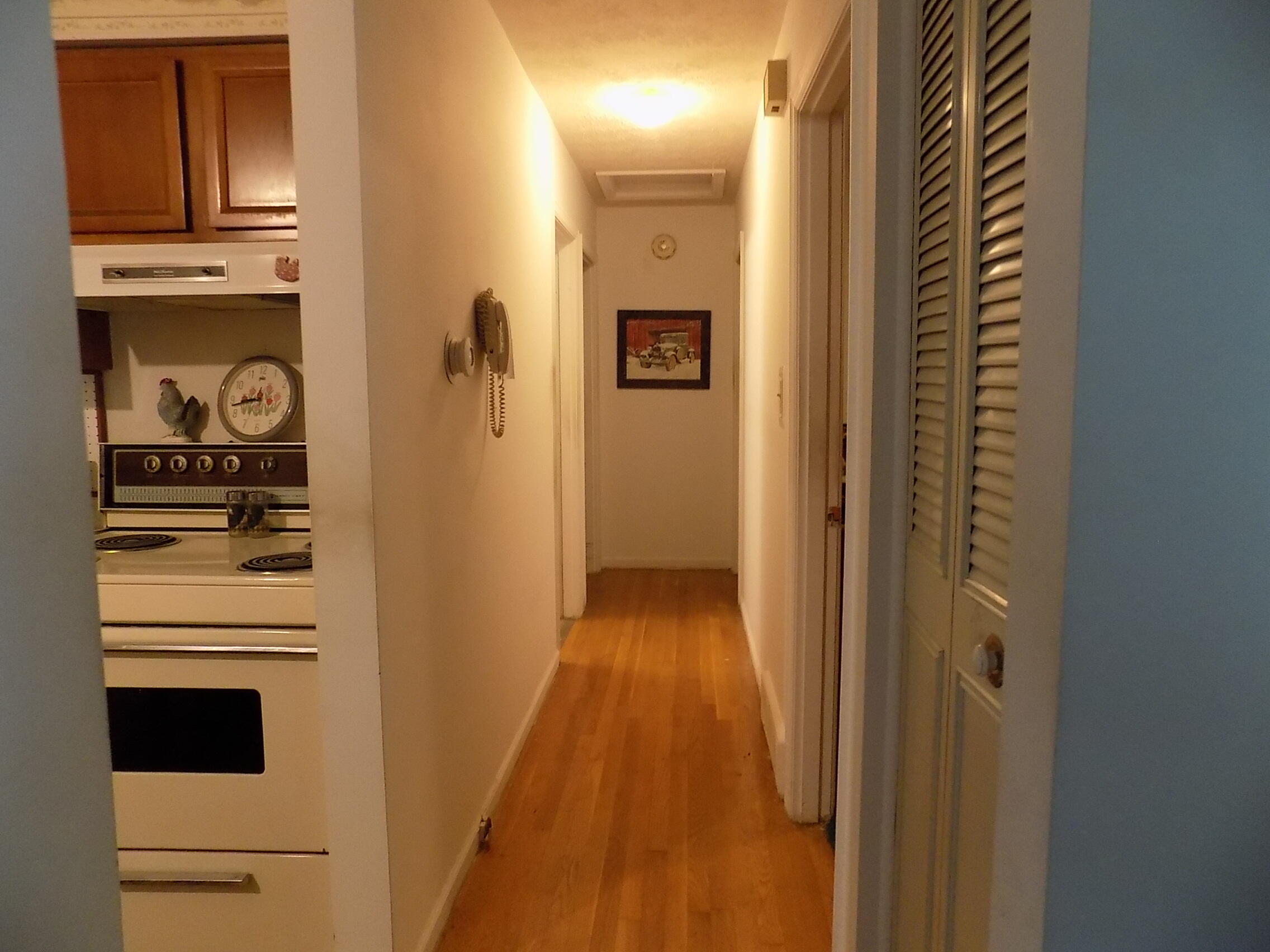 1811 Raleigh Road Property Photo 6