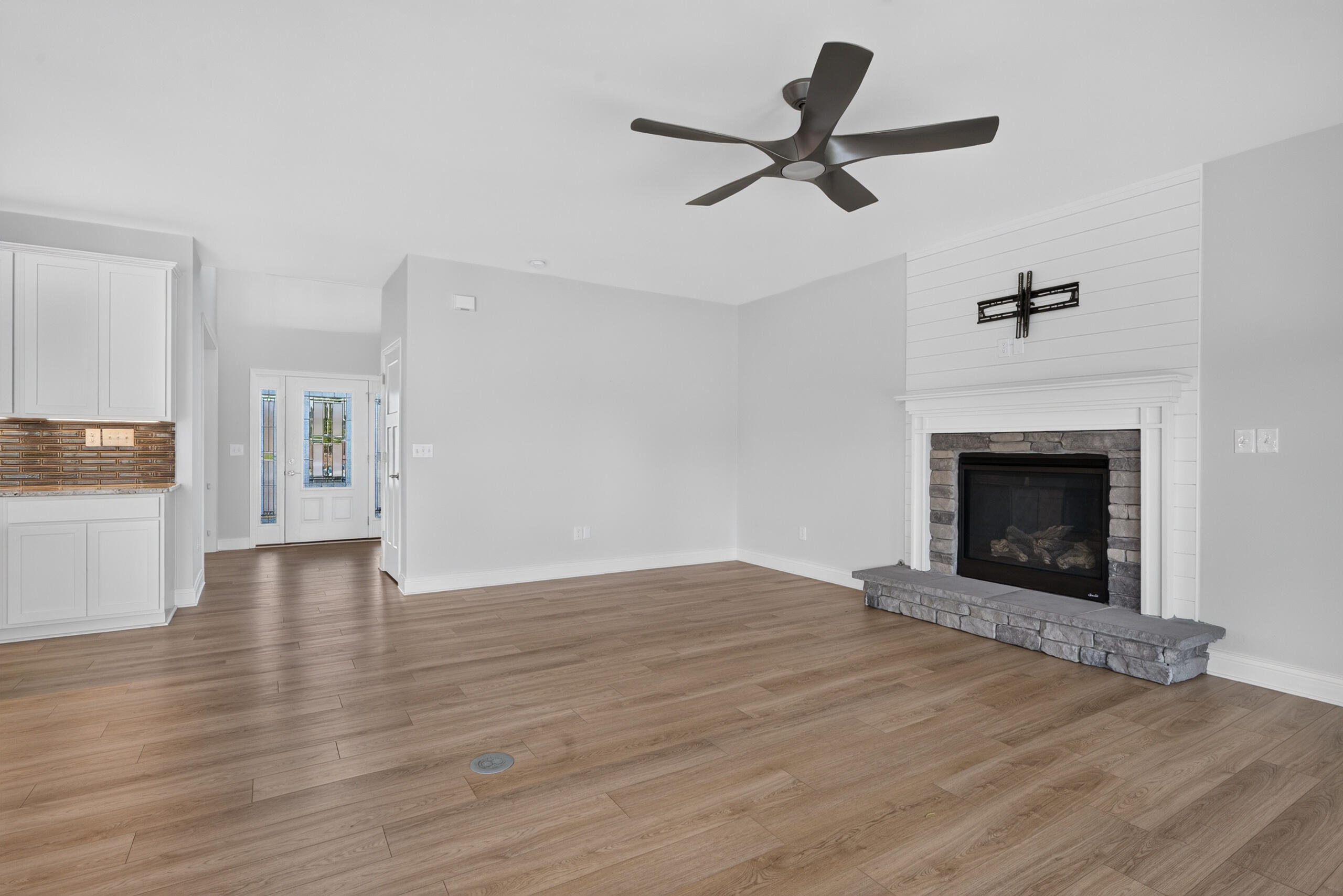 2291 Calendula Road Property Photo 8