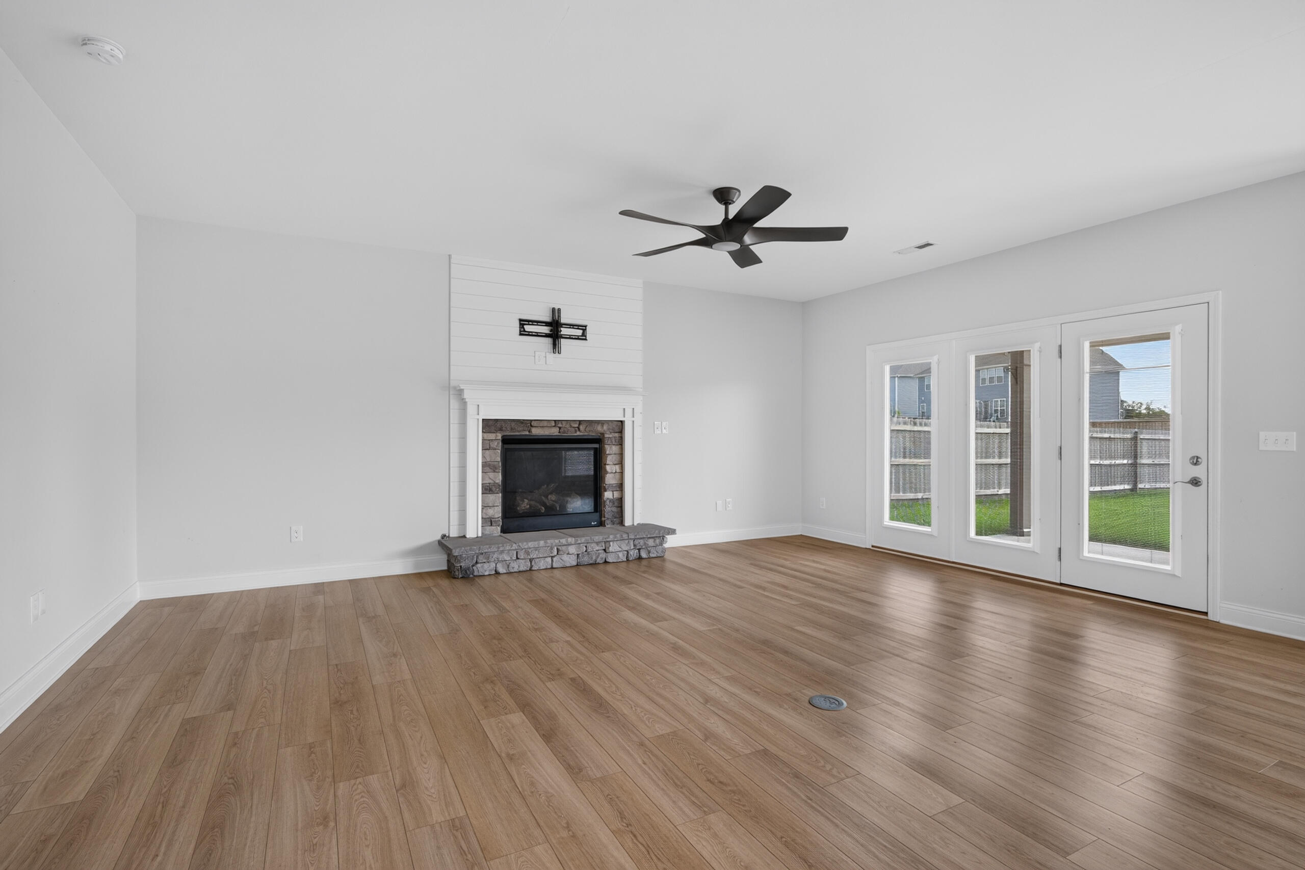 2291 Calendula Road Property Photo 9