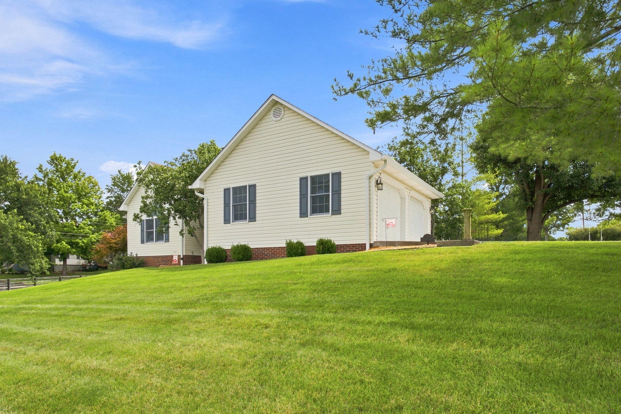 843 Beaumont Avenue Property Photo 4