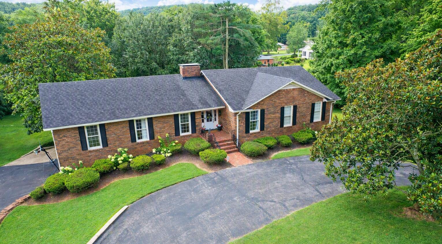 132 Daleview Circle Property Photo 2