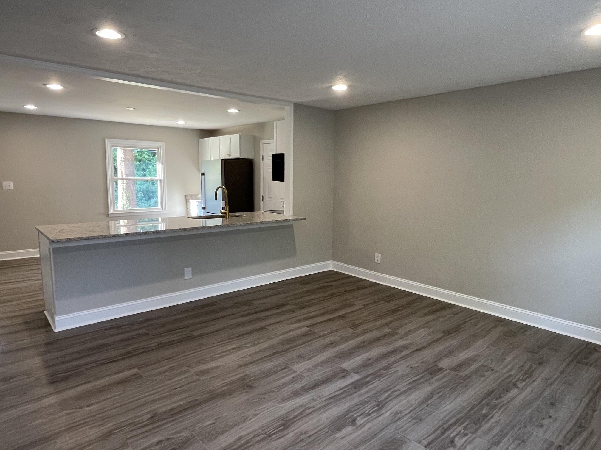 3255 Sutherland Drive Property Photo 6