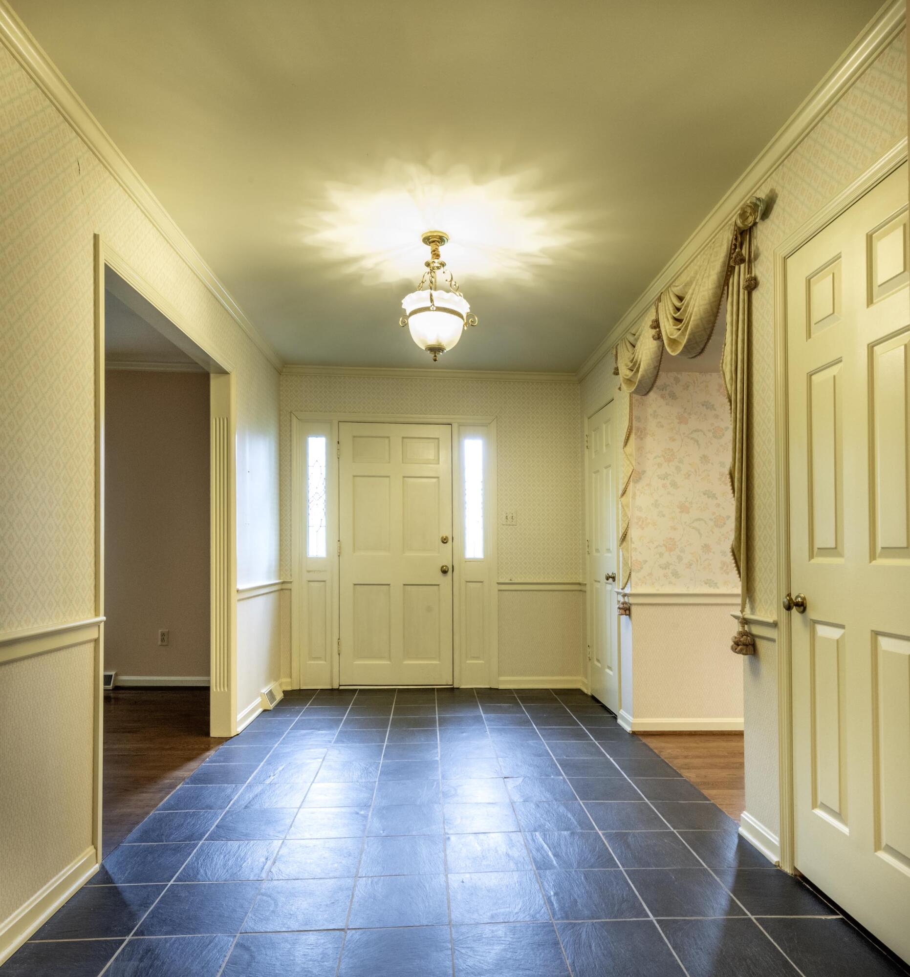 2092 Bridgeport Drive Property Photo 6