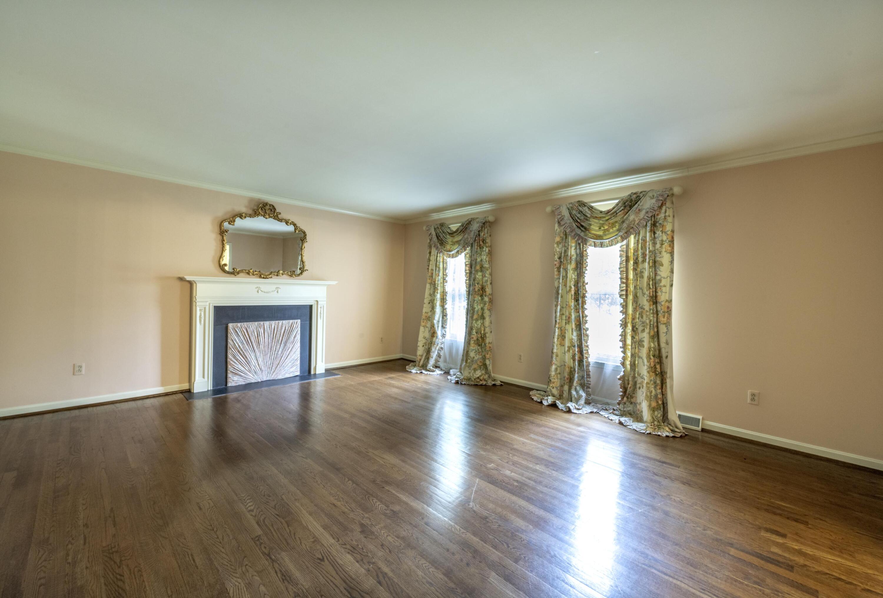2092 Bridgeport Drive Property Photo 8