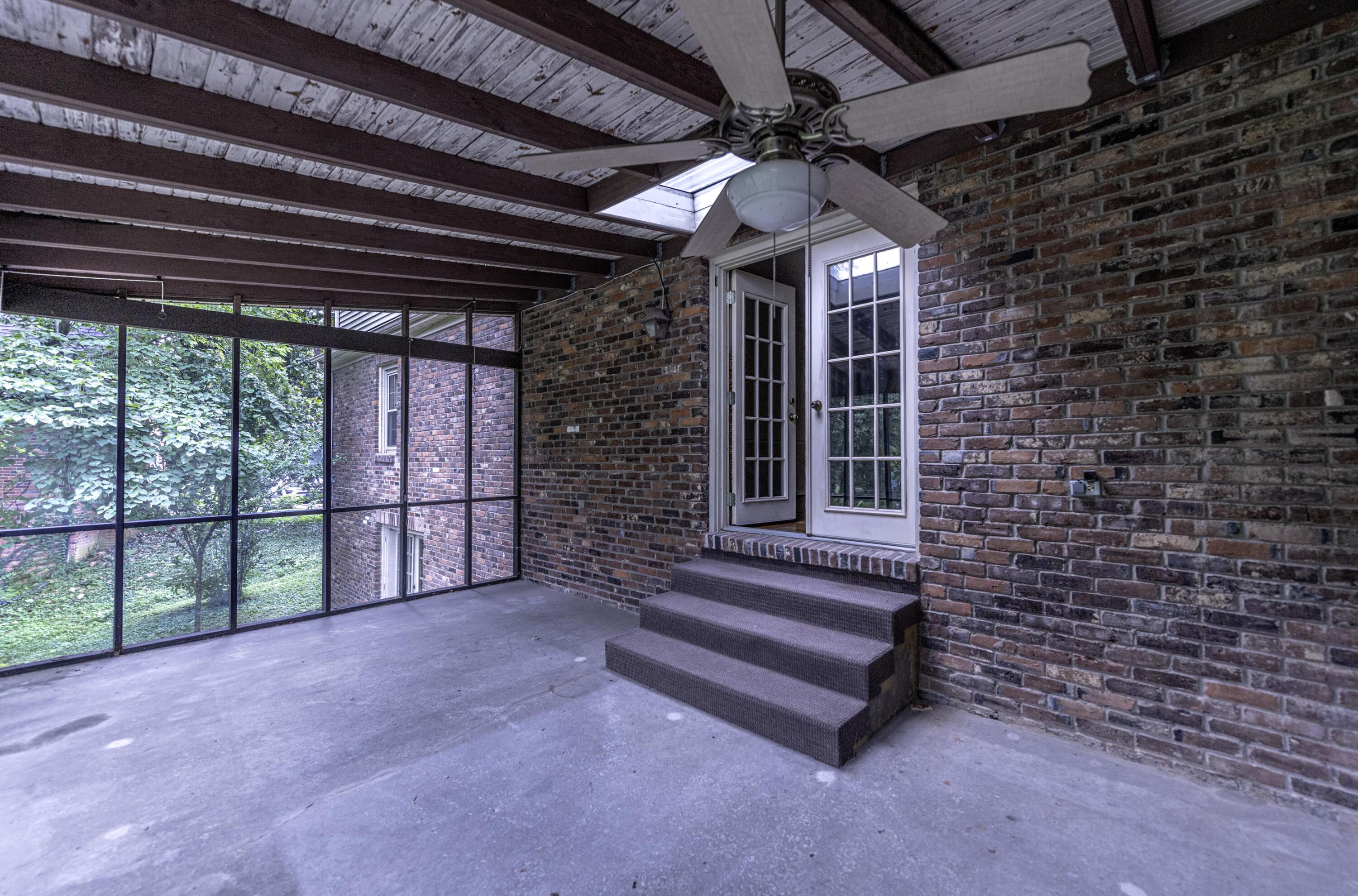 2092 Bridgeport Drive Property Photo 13