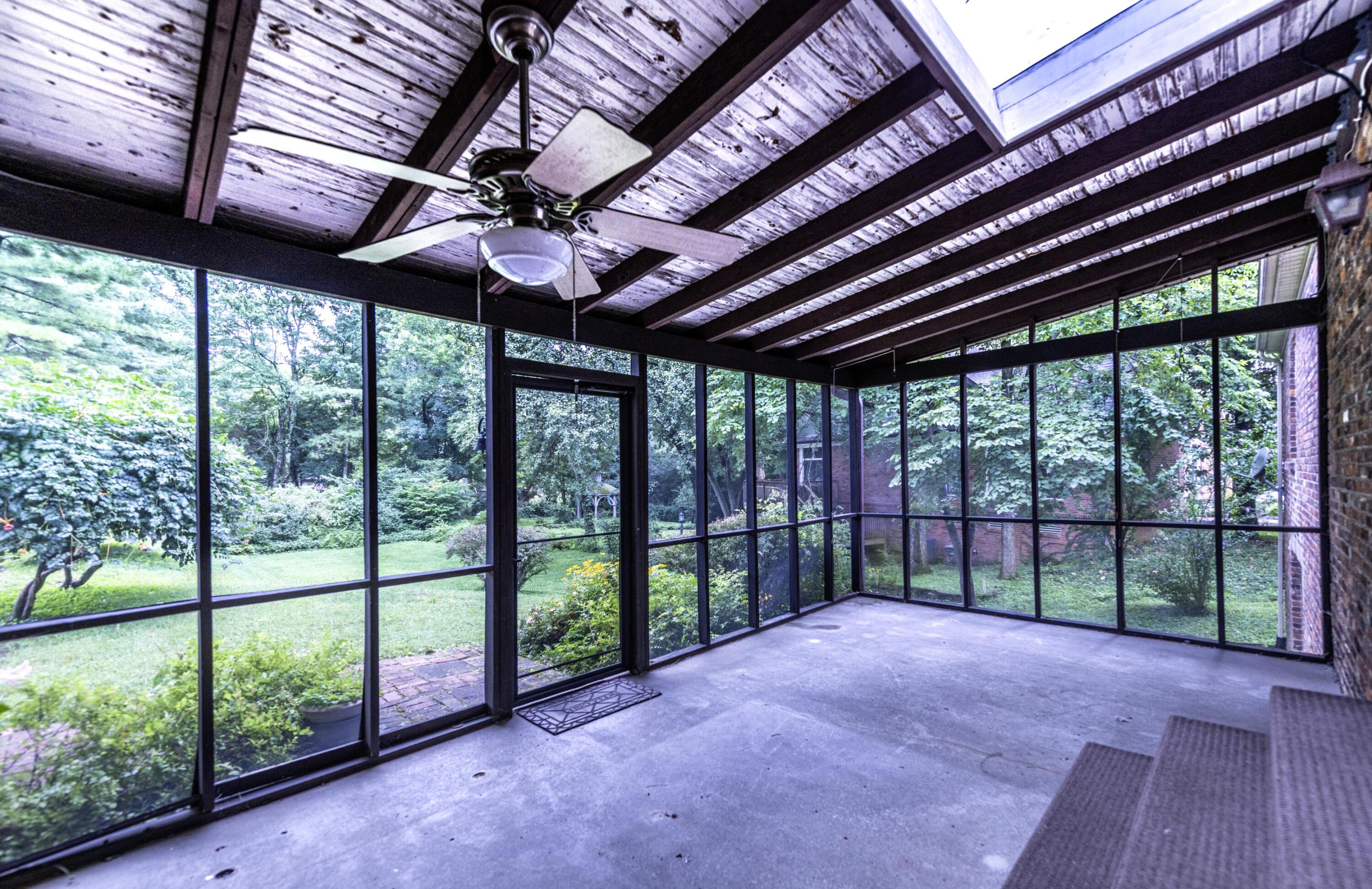 2092 Bridgeport Drive Property Photo 14