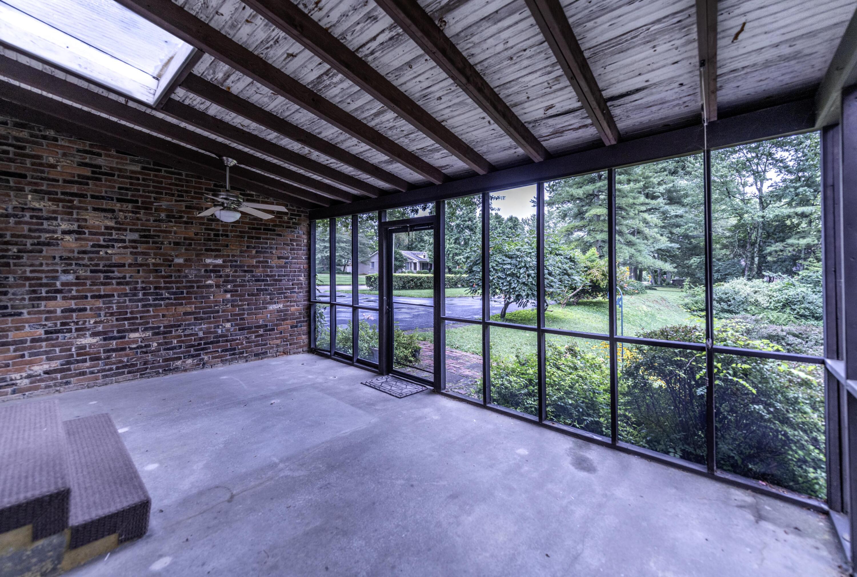 2092 Bridgeport Drive Property Photo 15