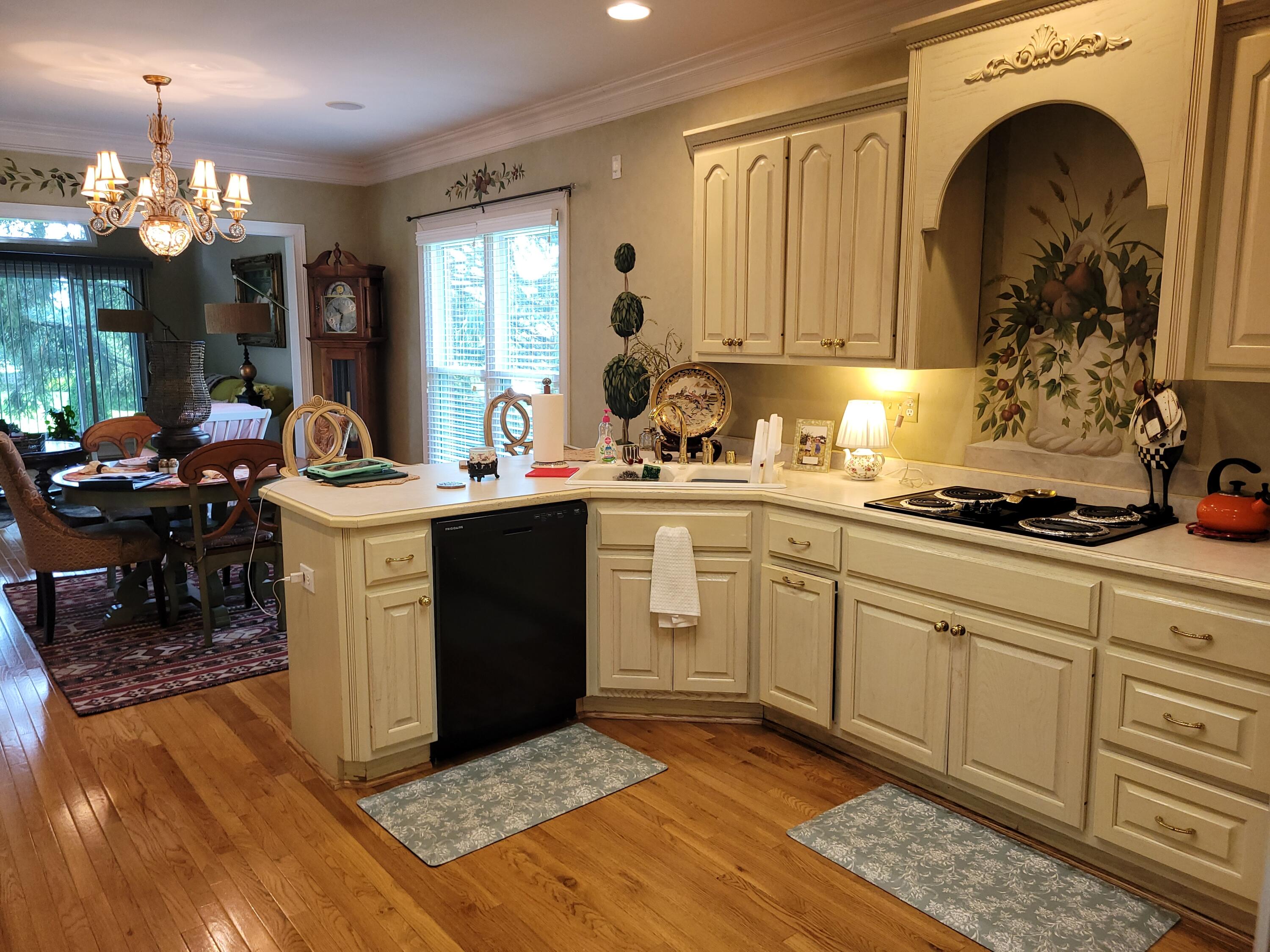 3128 Althorp Way Property Photo 16