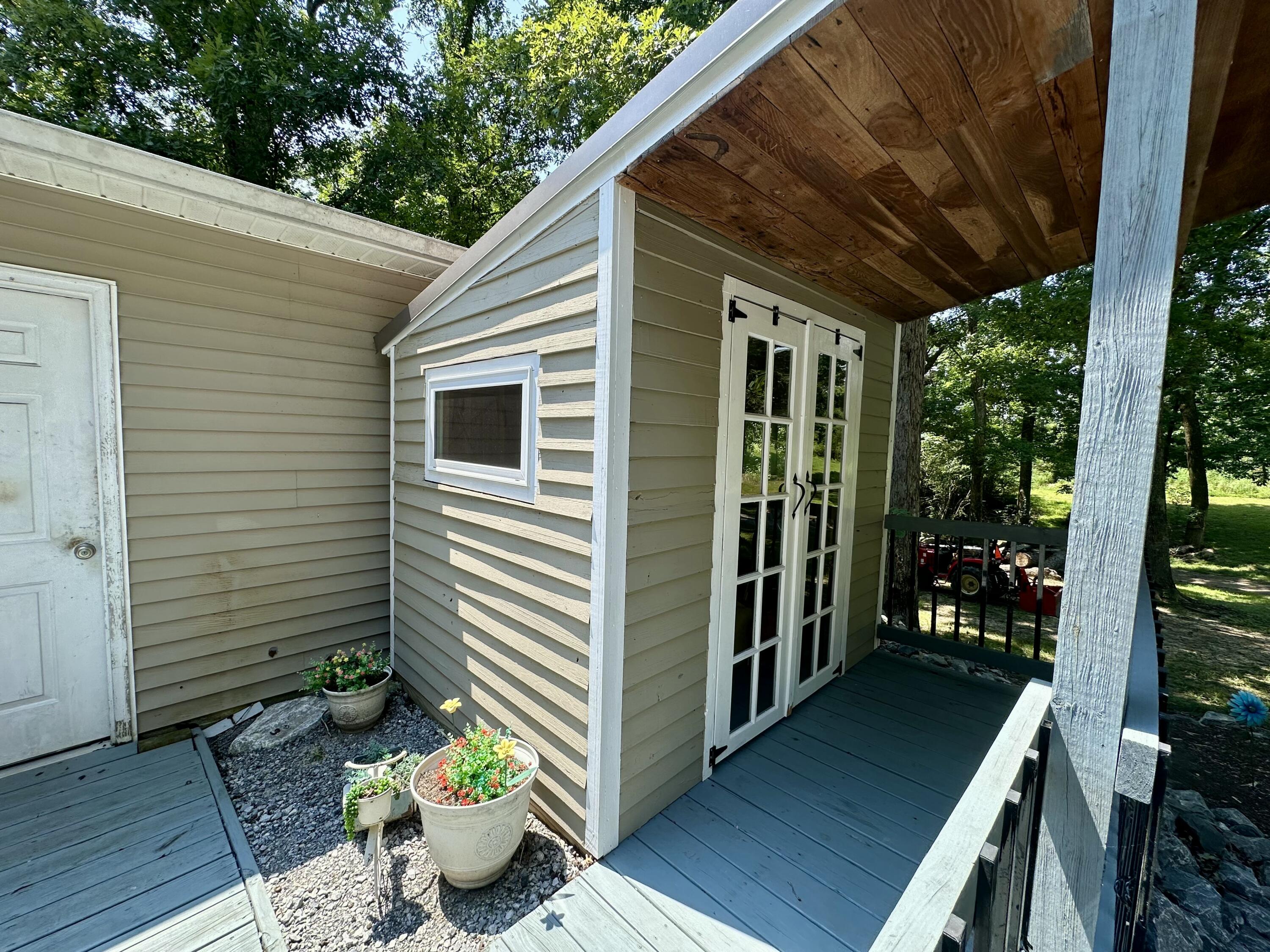 142 Adrian Lane Property Photo 16