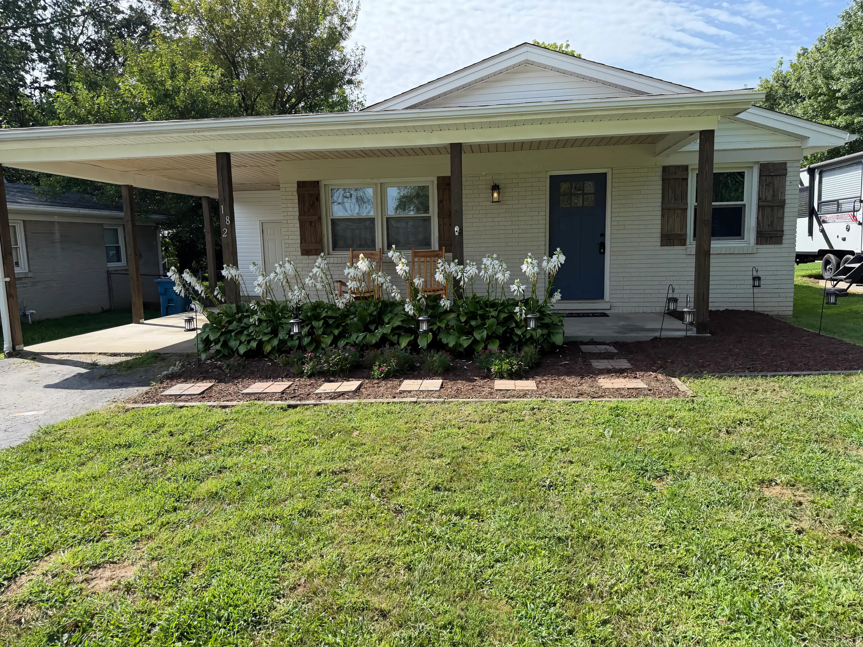 182 W Erskine Drive Property Photo 1