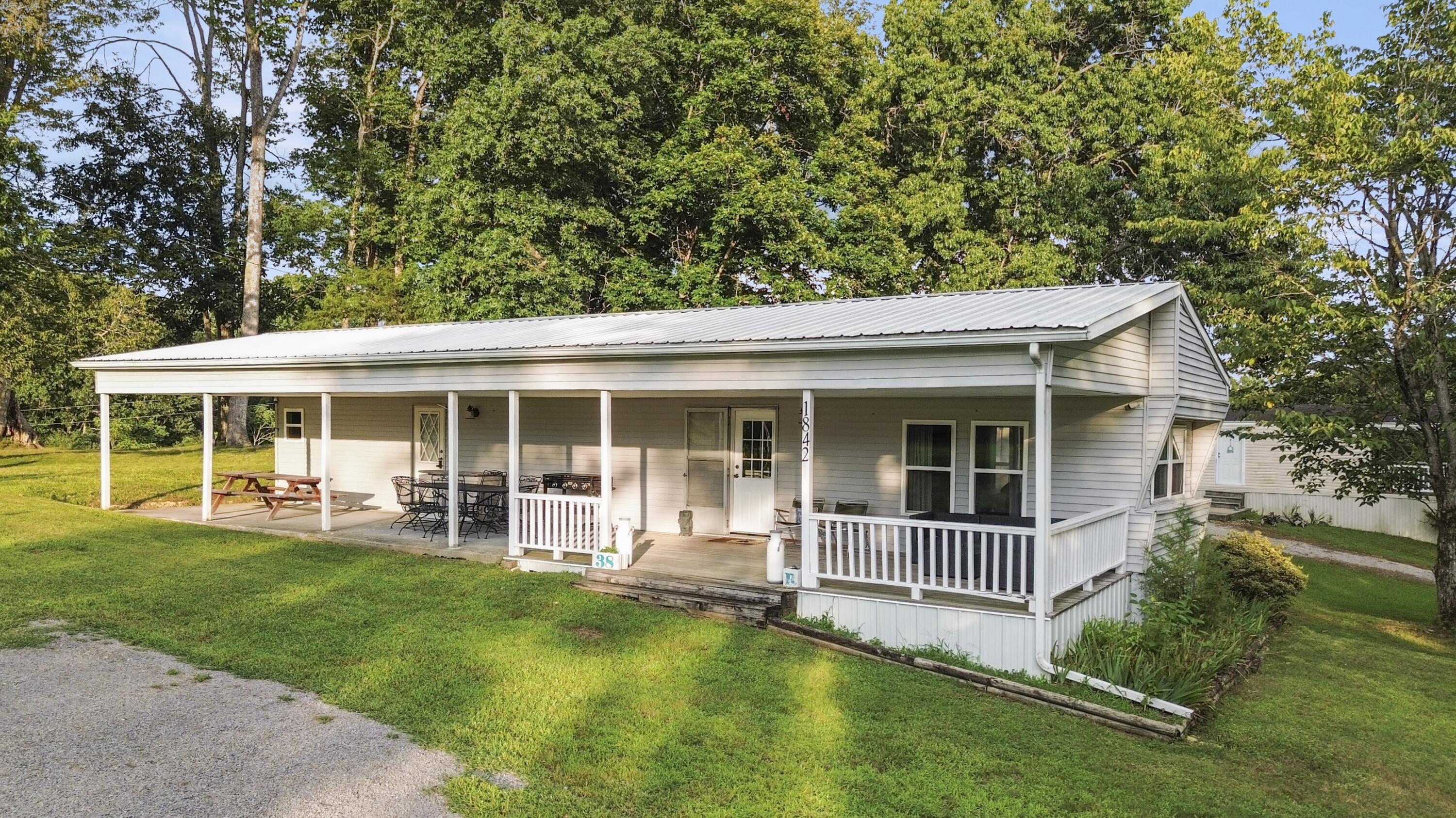 1842 Highway 1383 Property Photo 4