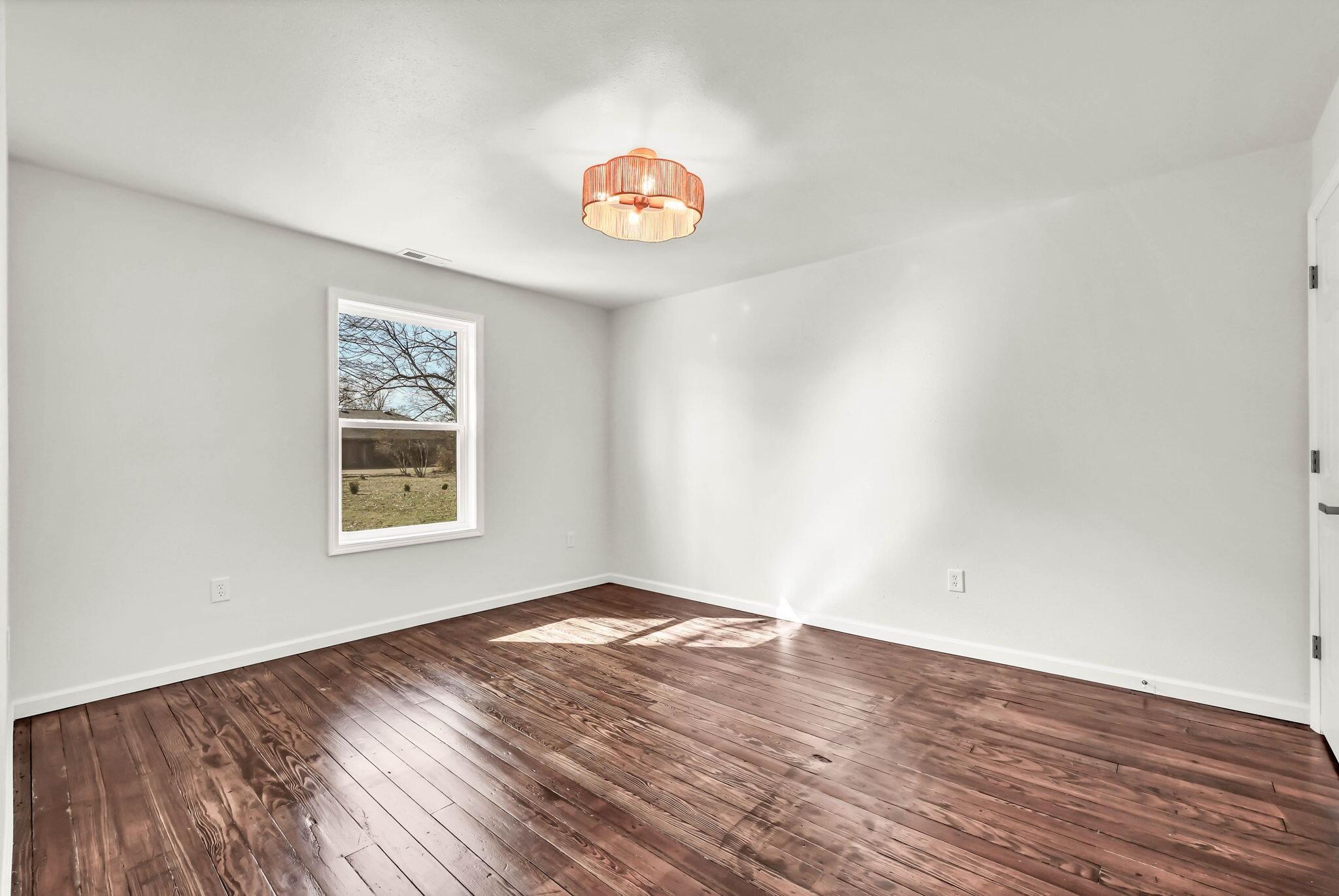 108 E Green Street Property Photo 15