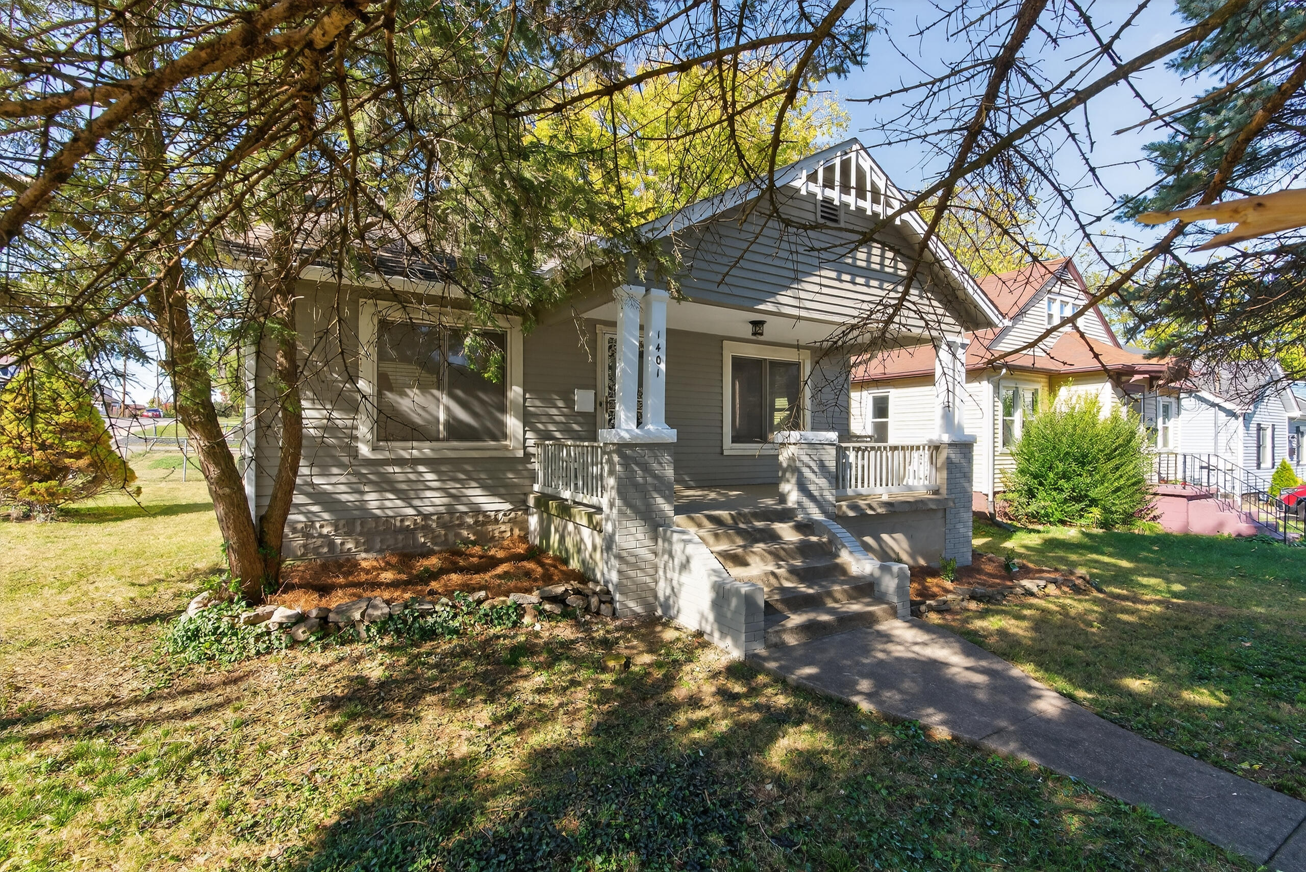 1401 N Limestone Property Photo 2
