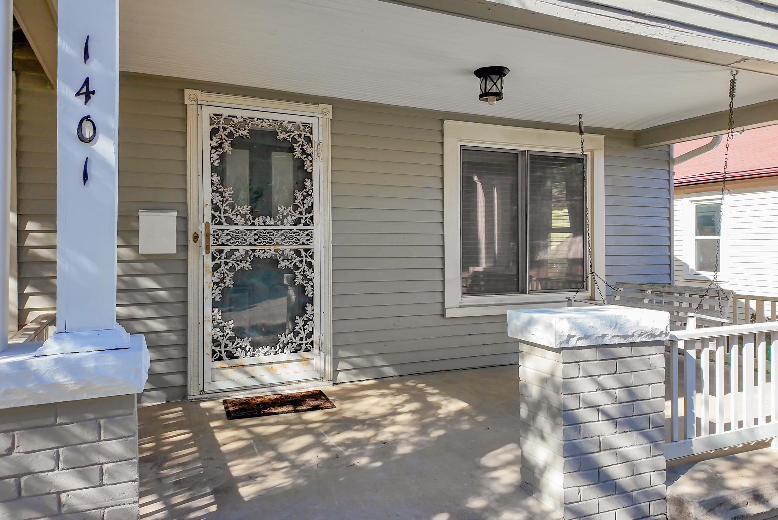 1401 N Limestone Property Photo 3