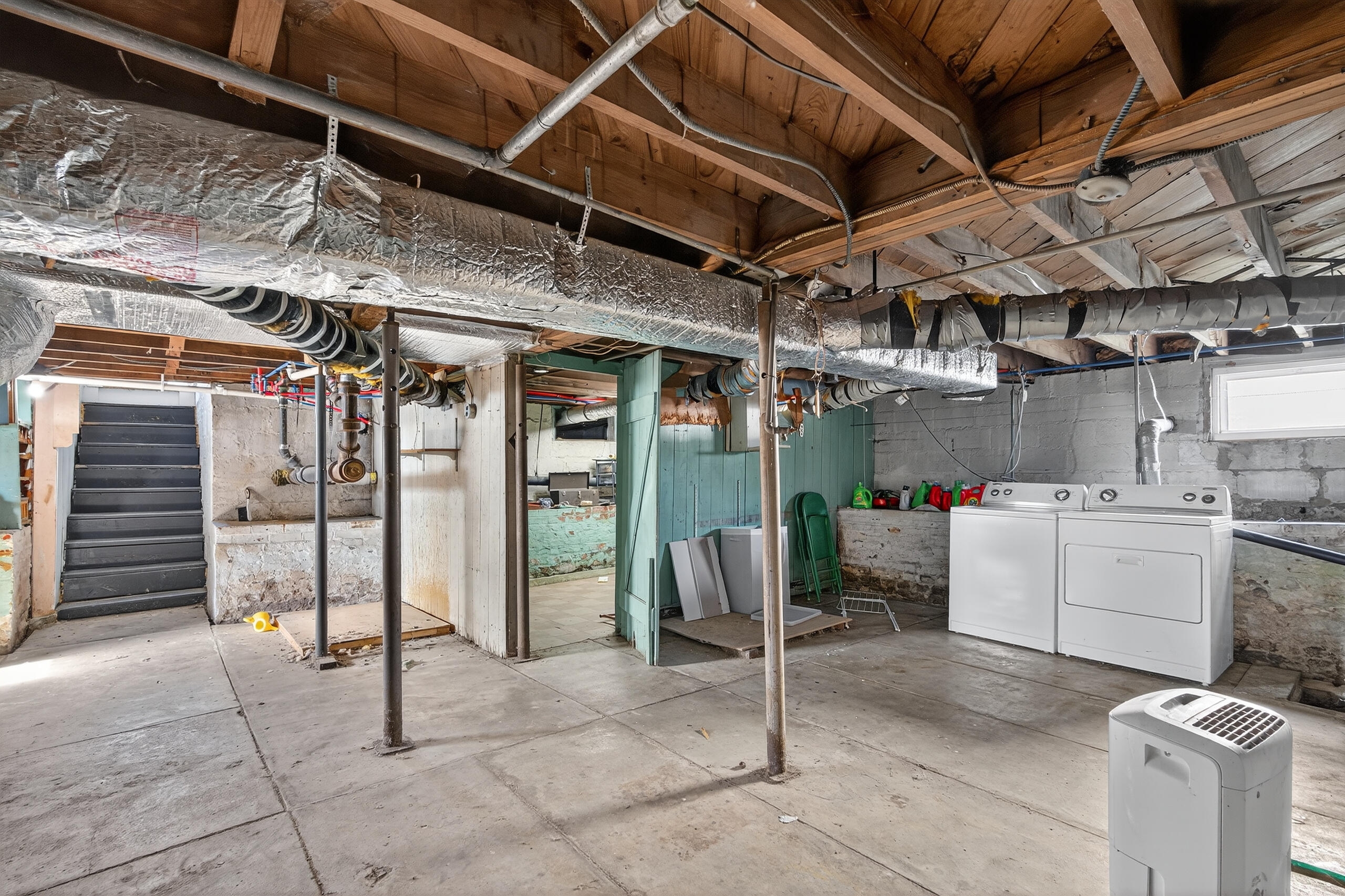1401 N Limestone Property Photo 29