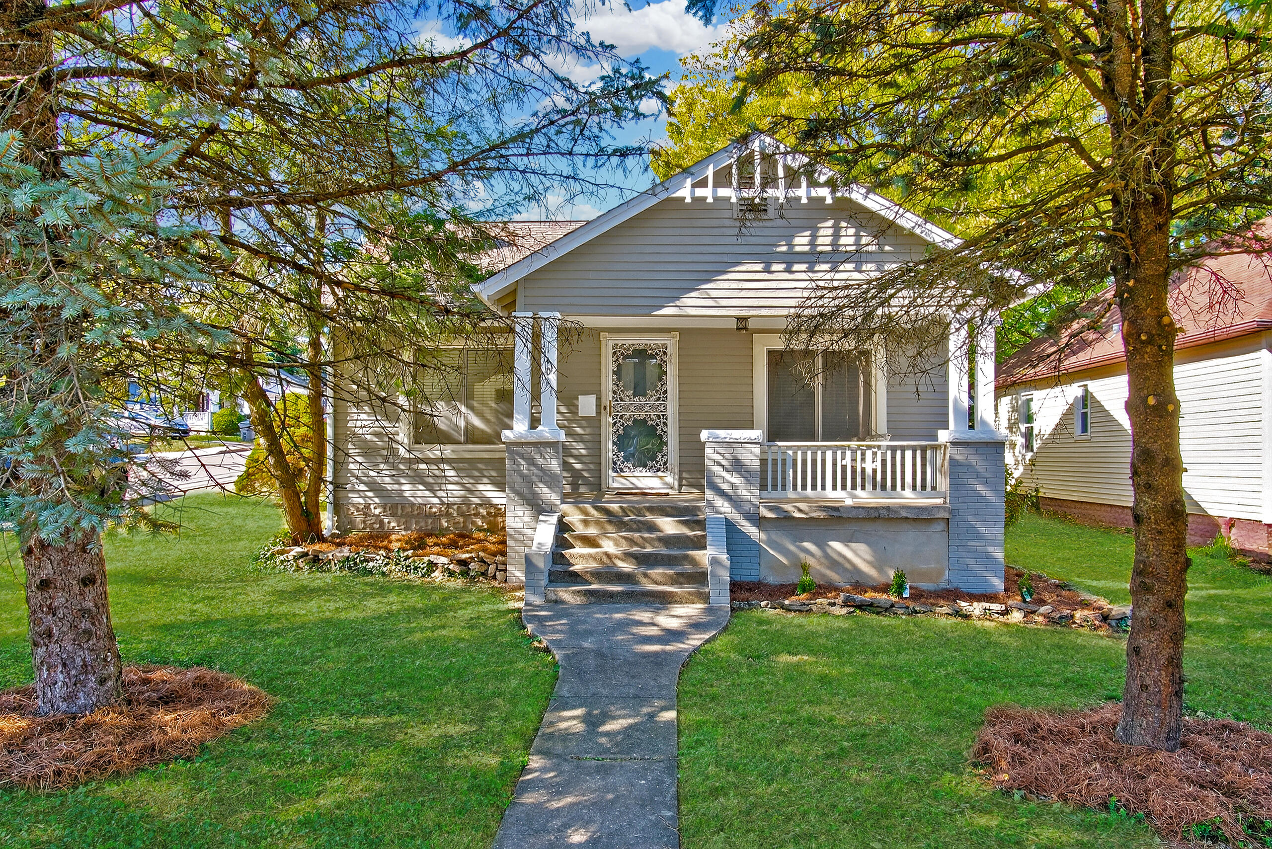 1401 N Limestone Property Photo 35