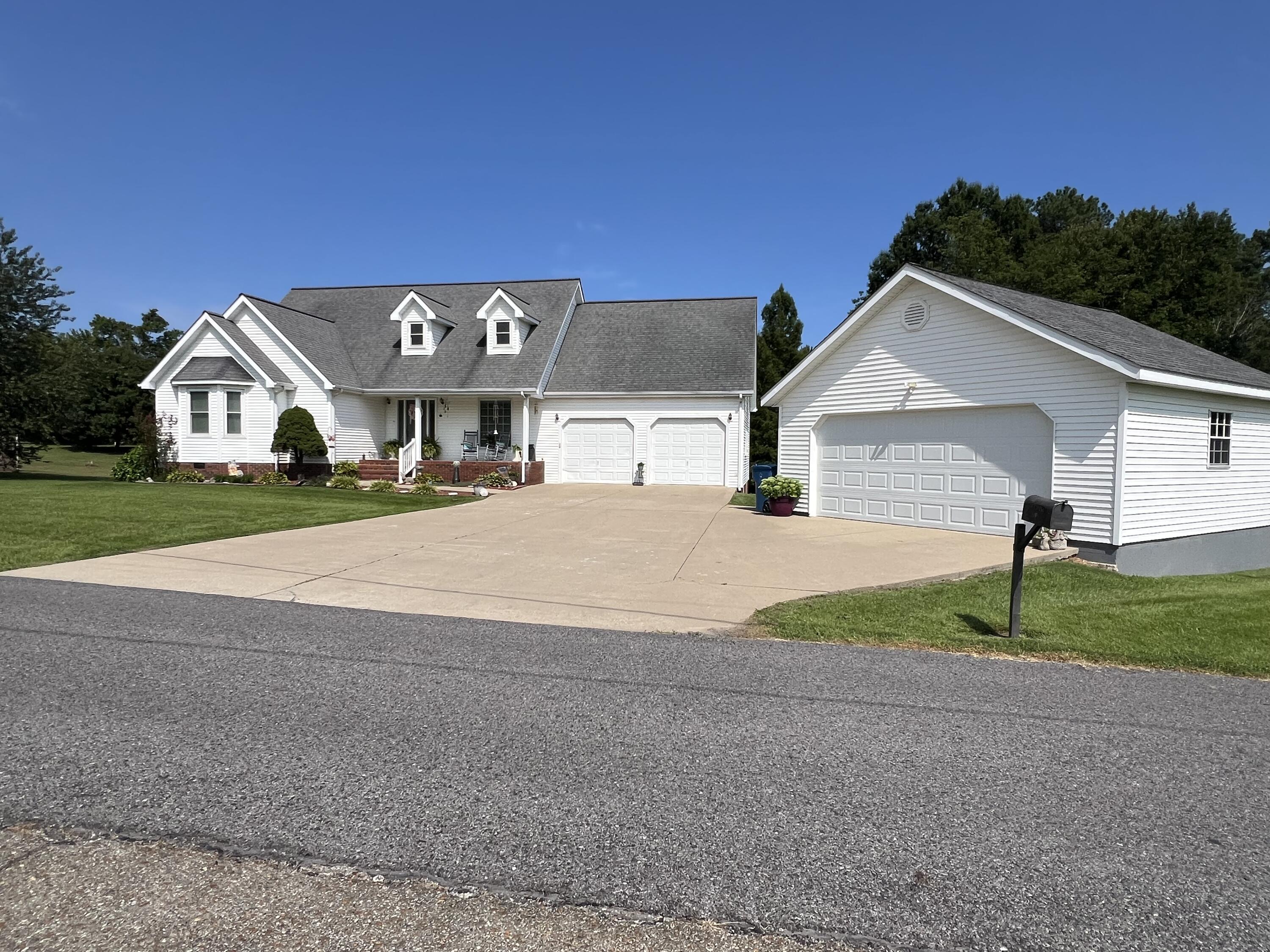 40 Lindsey Lane Property Photo 1