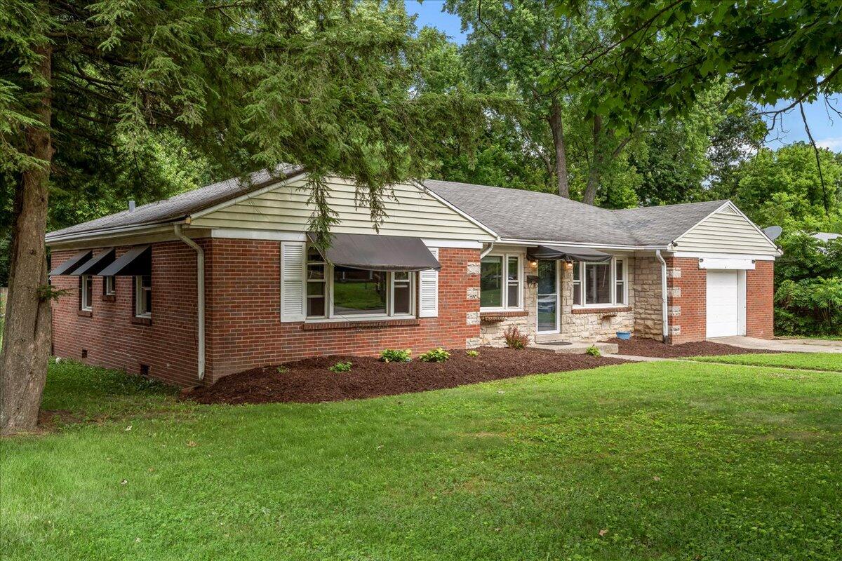 2333 Southview Drive Property Photo 3