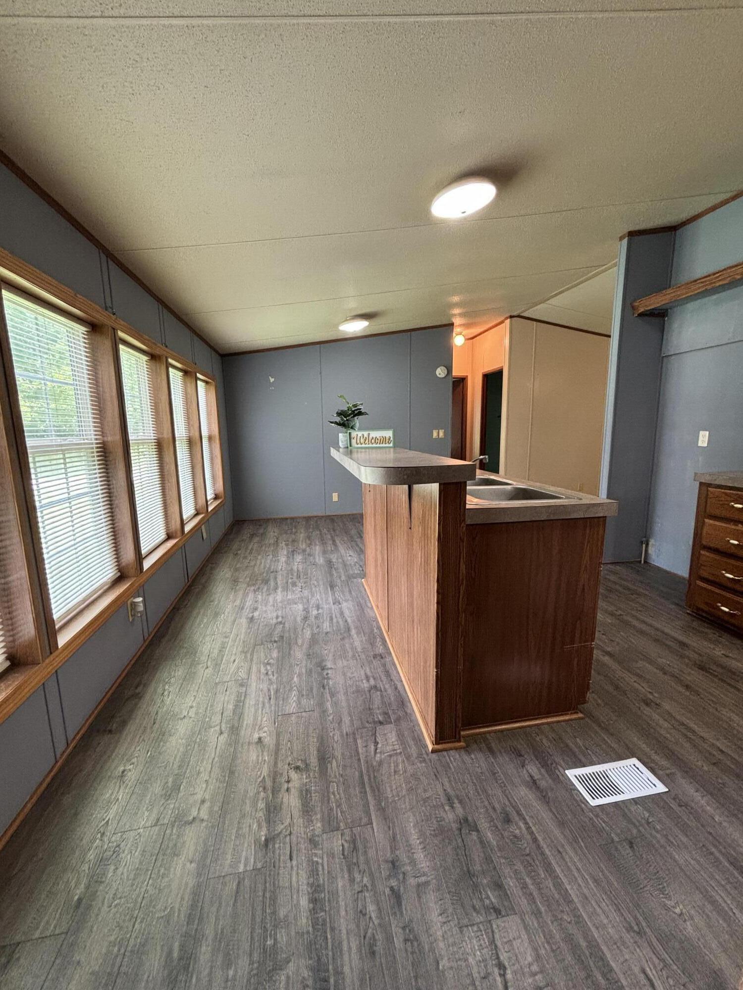 1693 Us-60 Property Photo 8