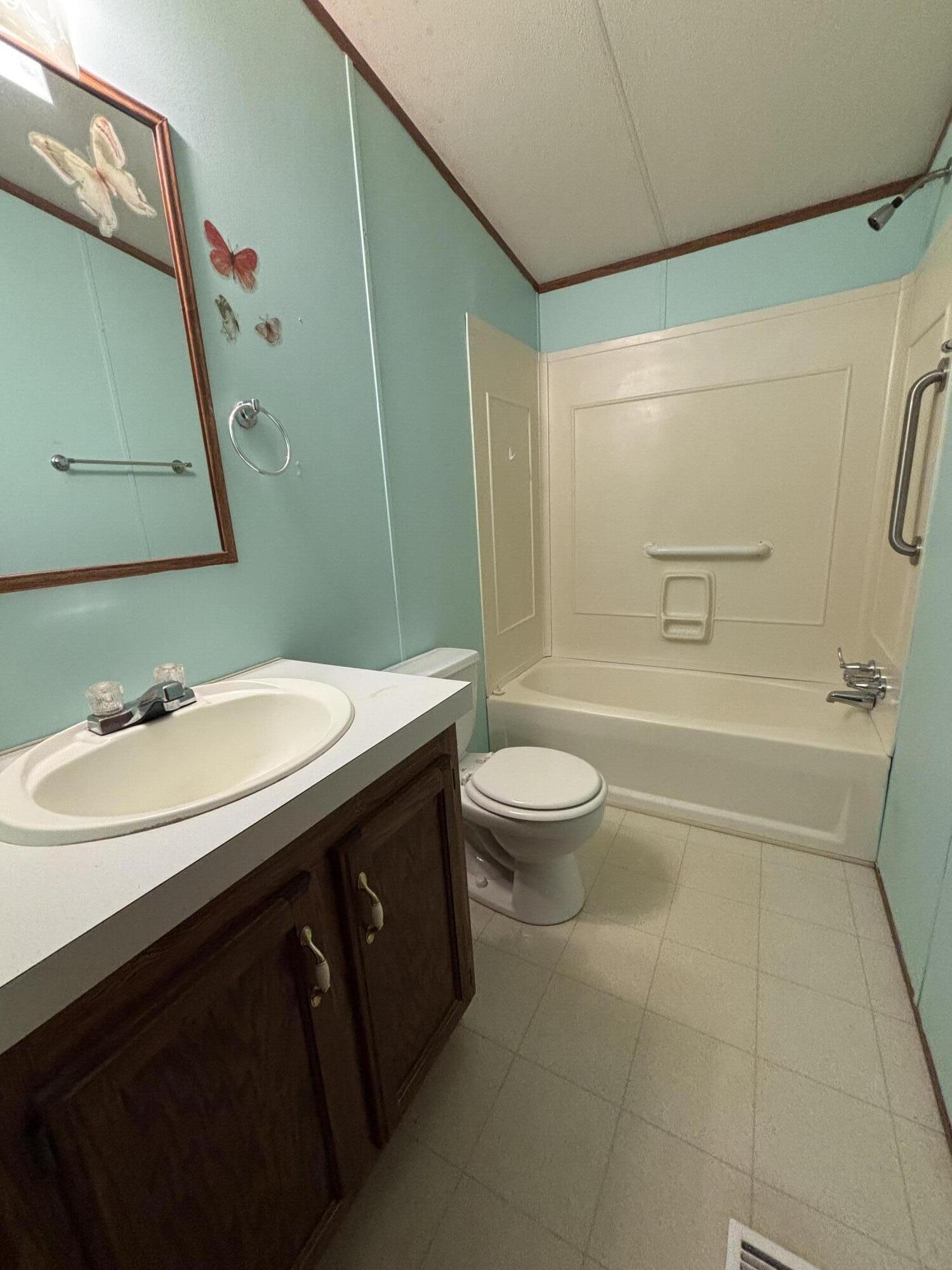 1693 Us-60 Property Photo 17