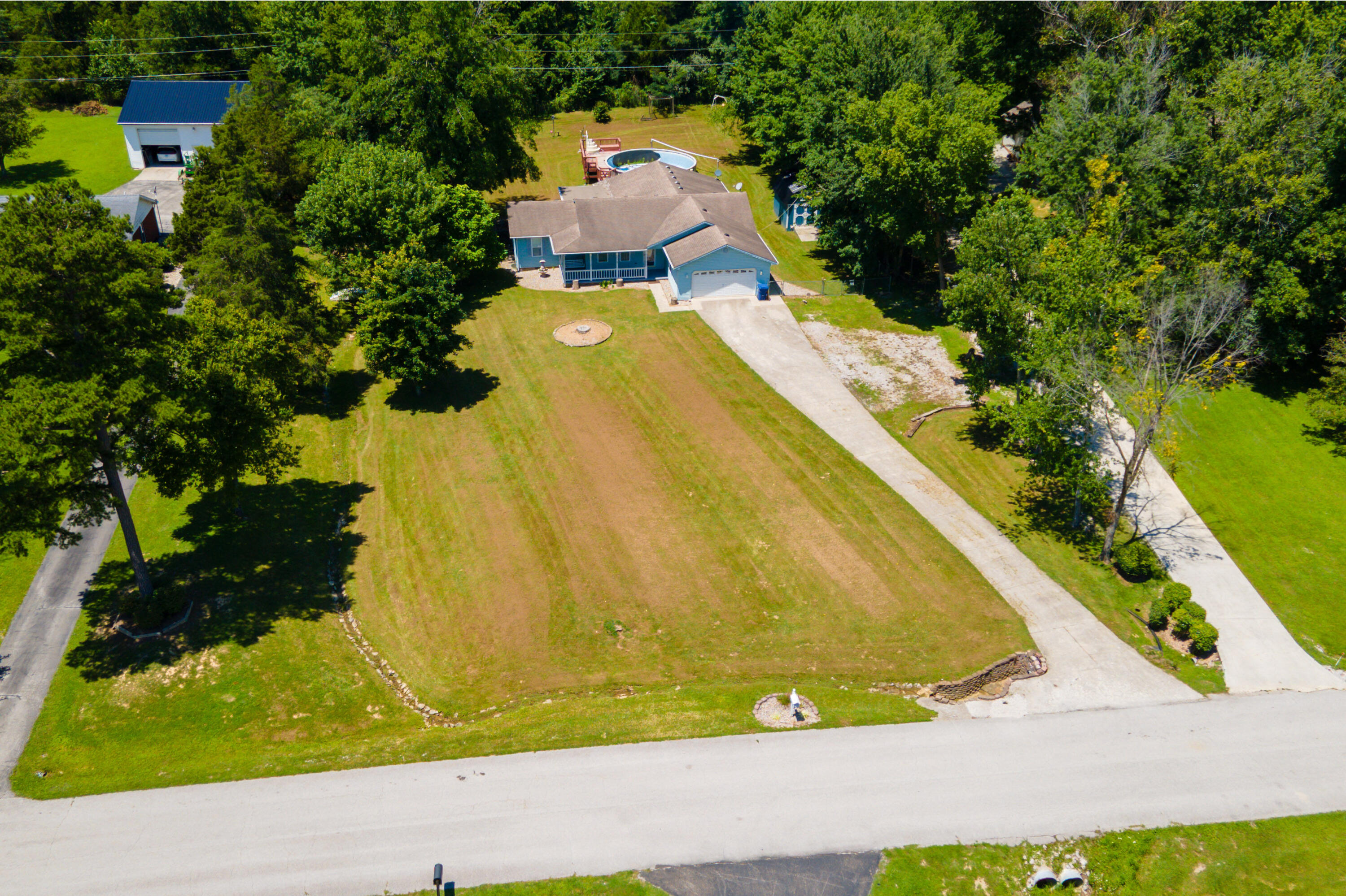 157 Woods Point Drive Property Photo 3