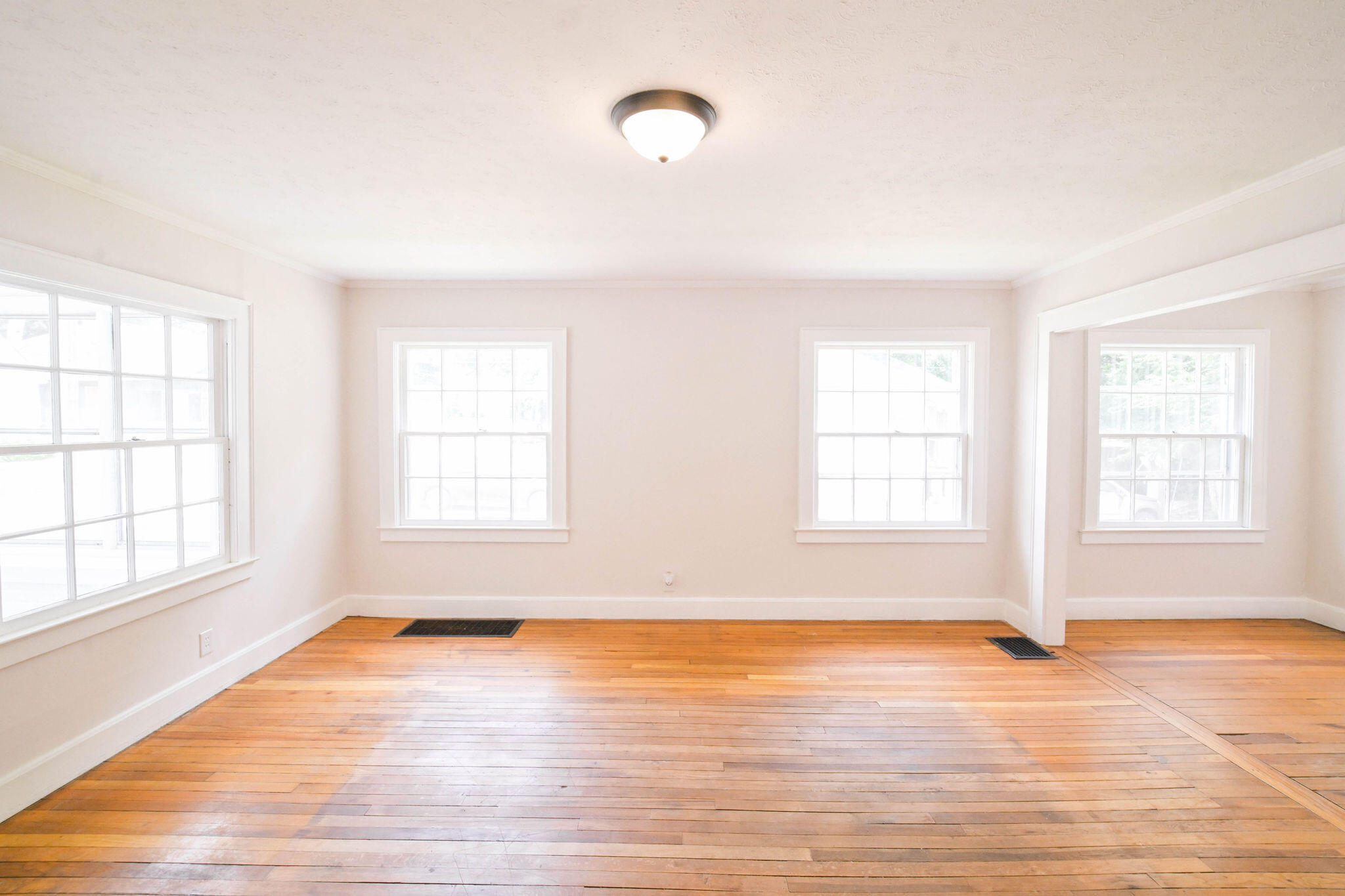 411 N College Street Property Photo 8