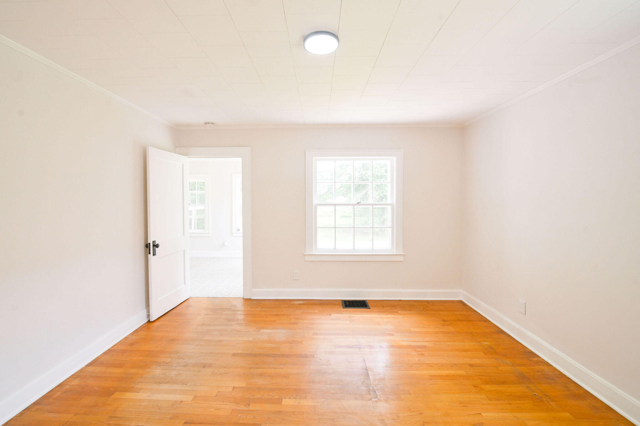 411 N College Street Property Photo 17
