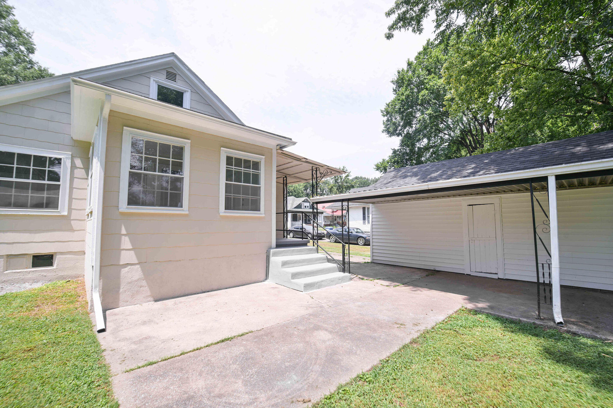 411 N College Street Property Photo 34