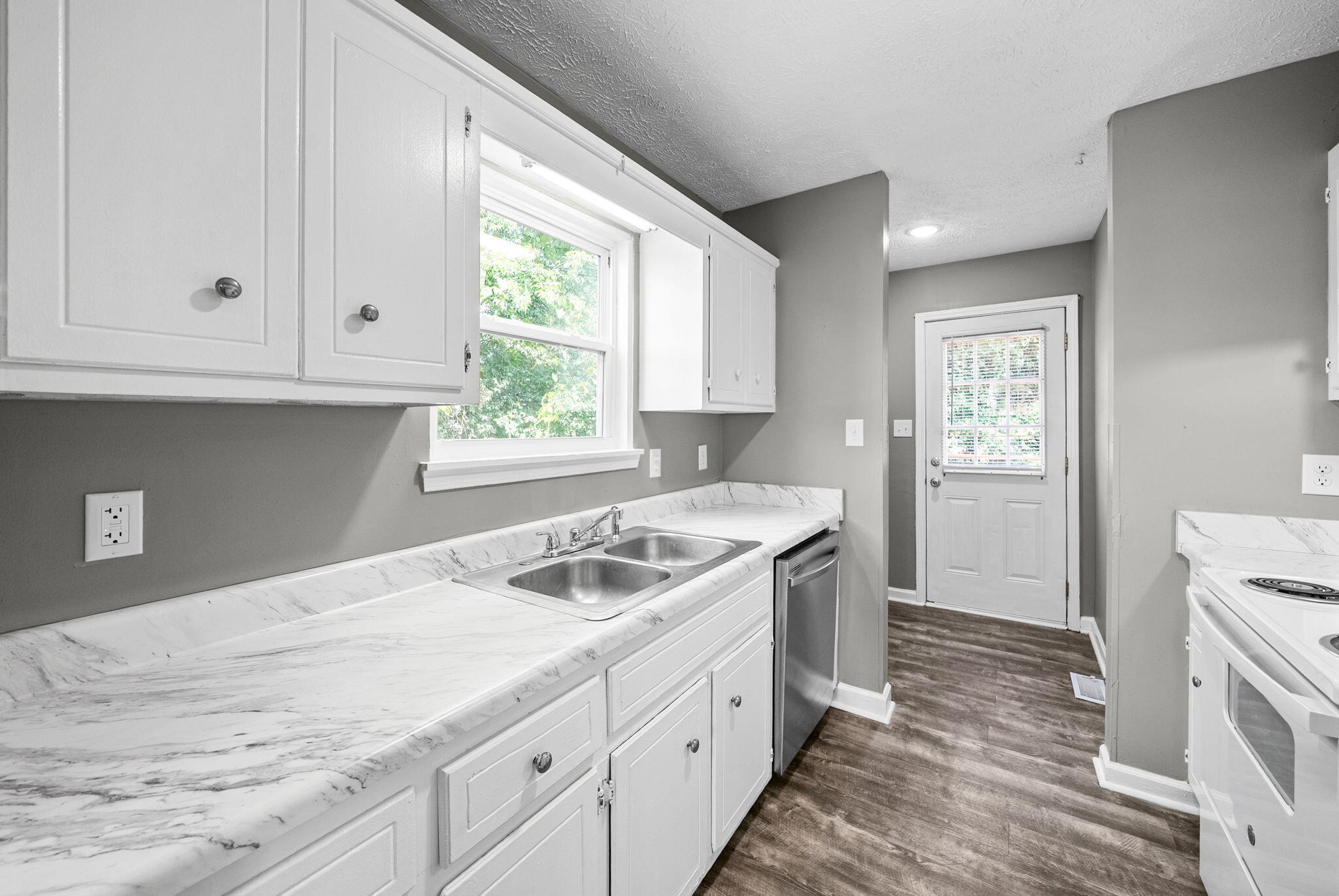 825 Washington Avenue Property Photo 9