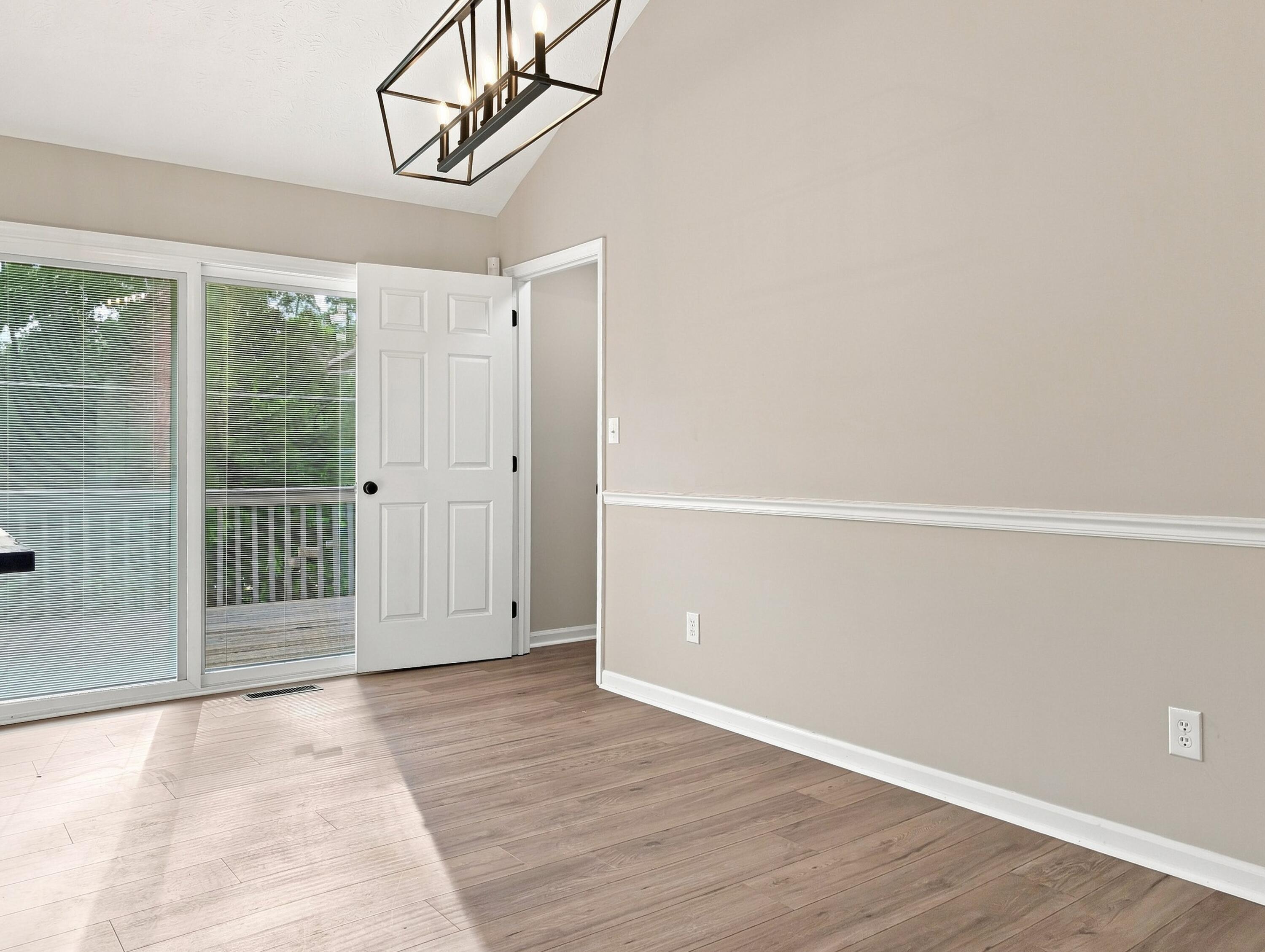 516 Collins Property Photo 10