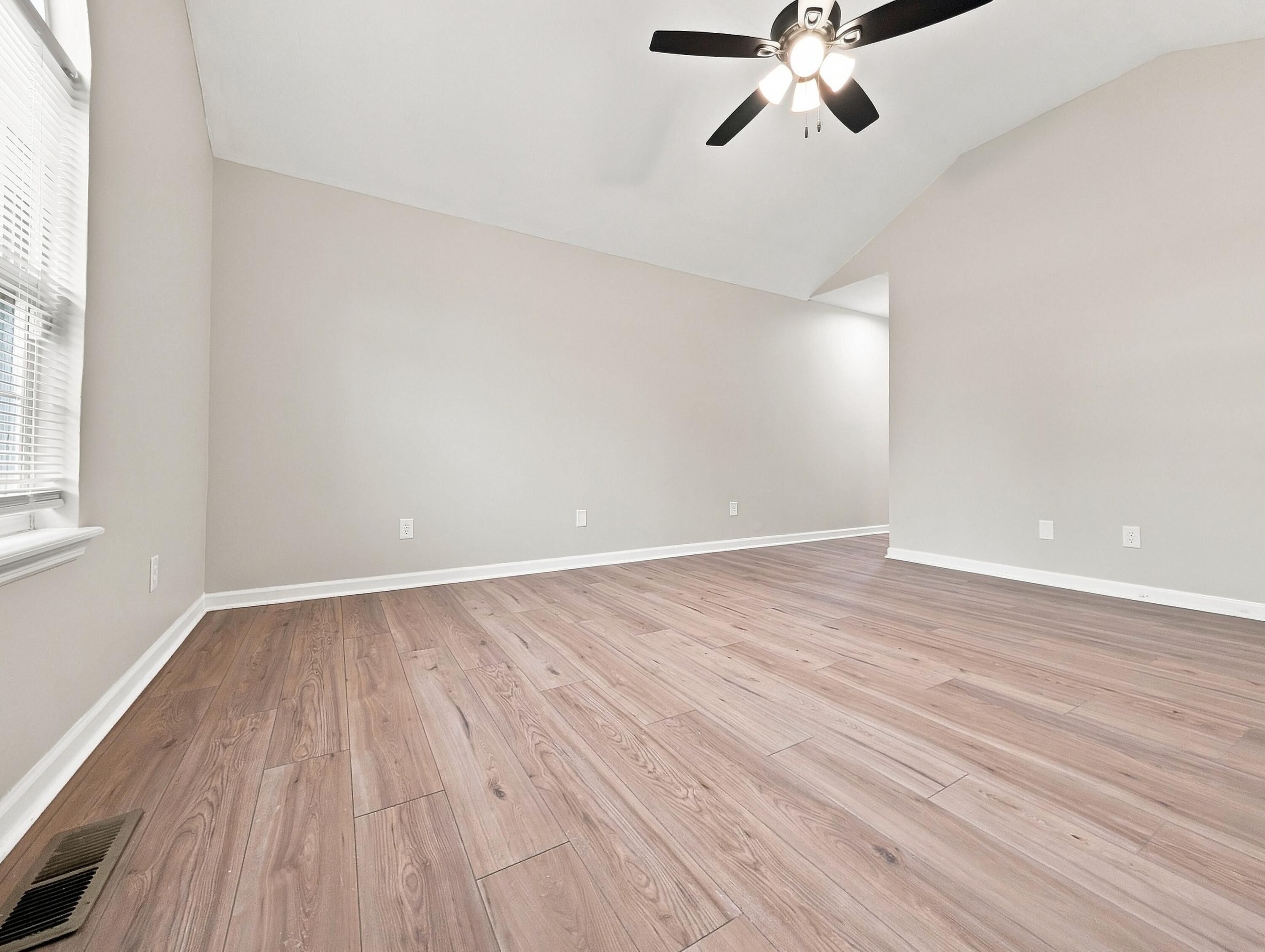 516 Collins Property Photo 19