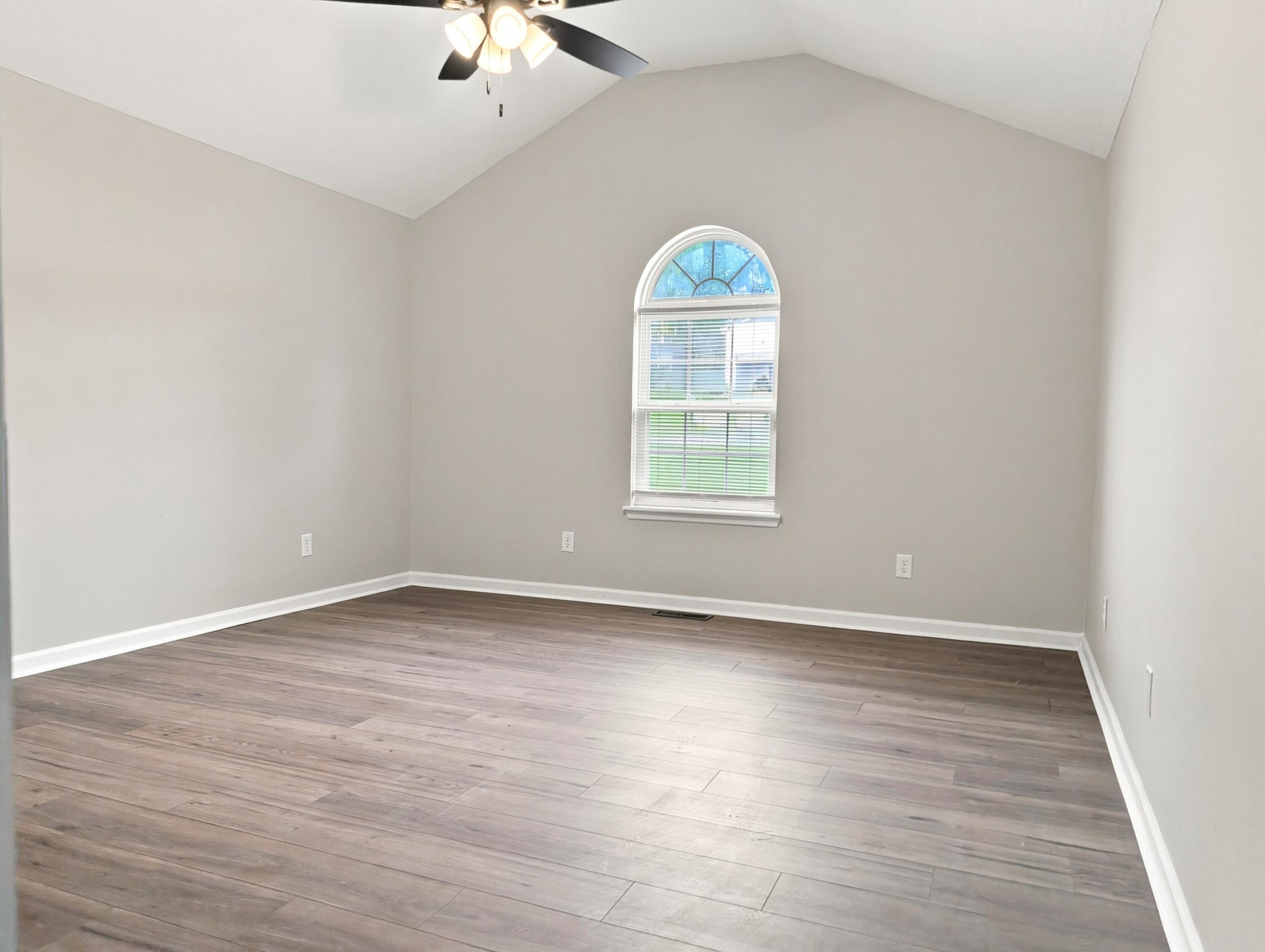 516 Collins Property Photo 20
