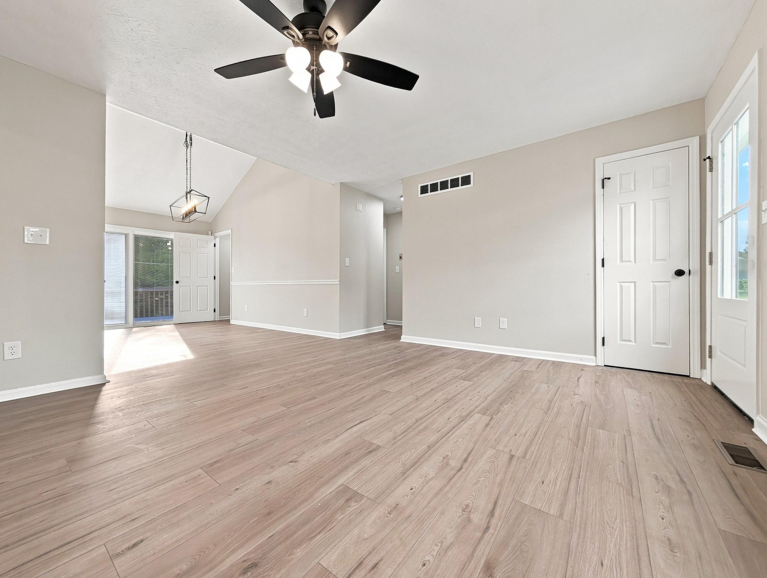 516 Collins Property Photo 23