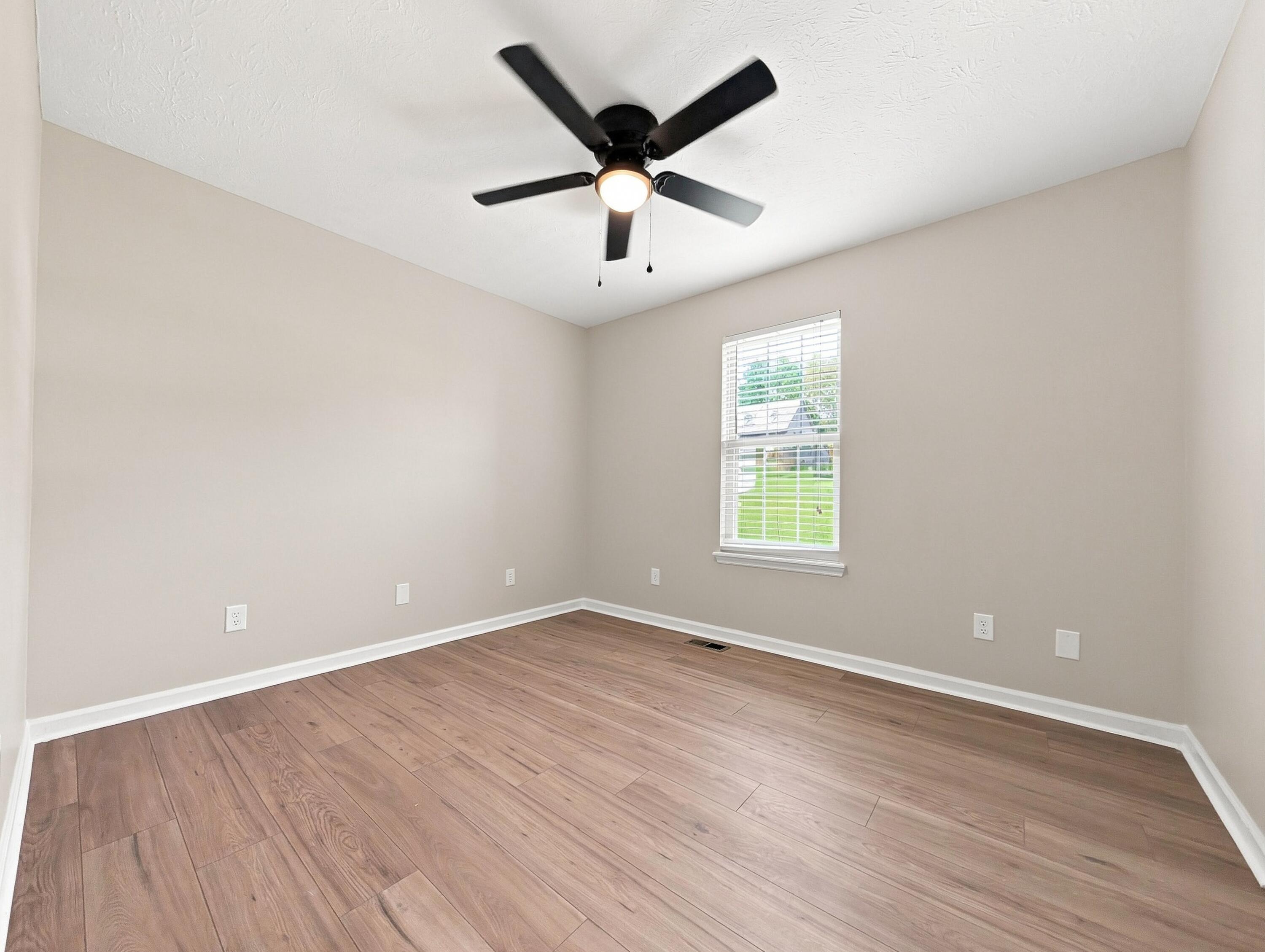 516 Collins Property Photo 26