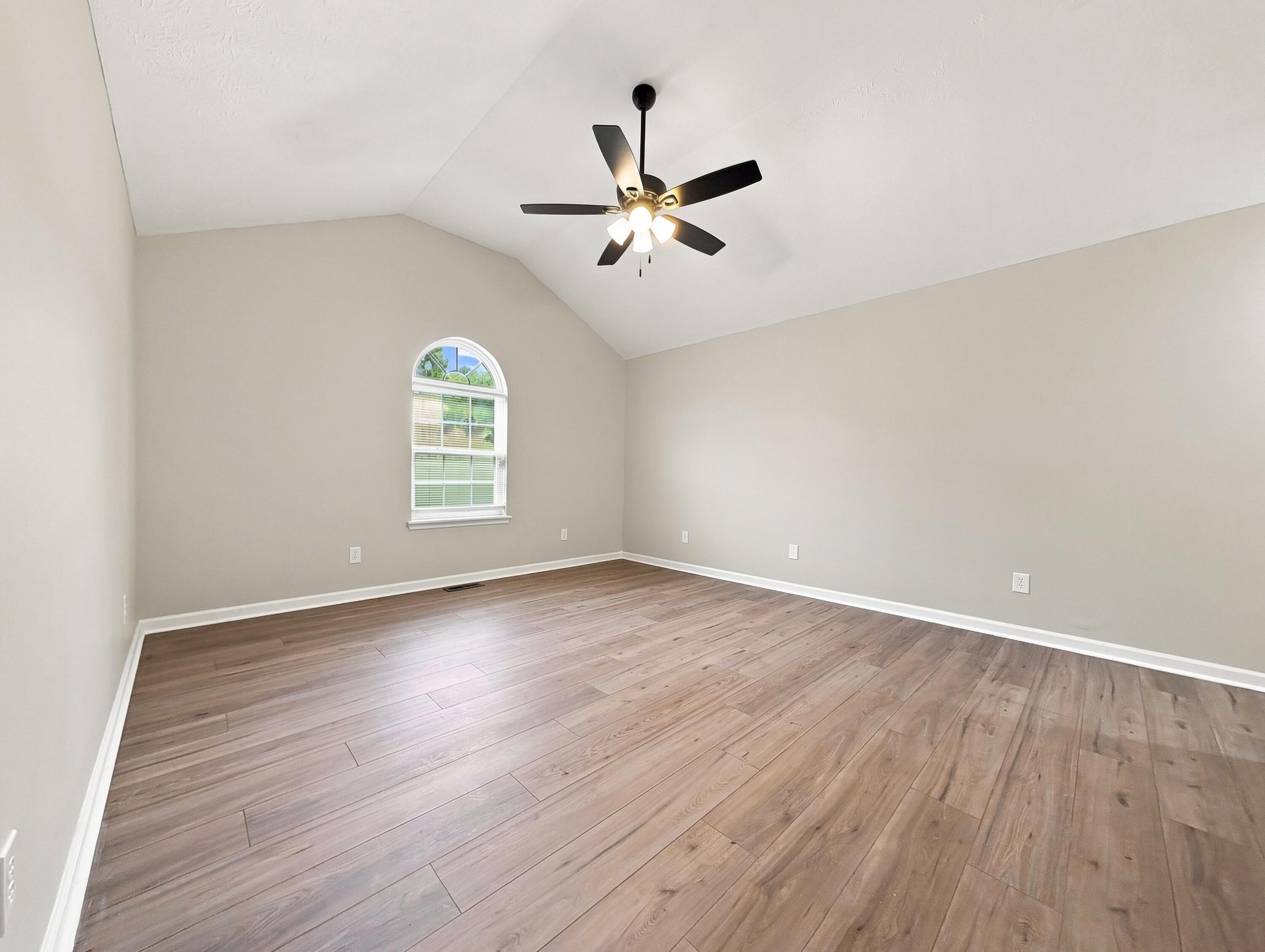 516 Collins Property Photo 28