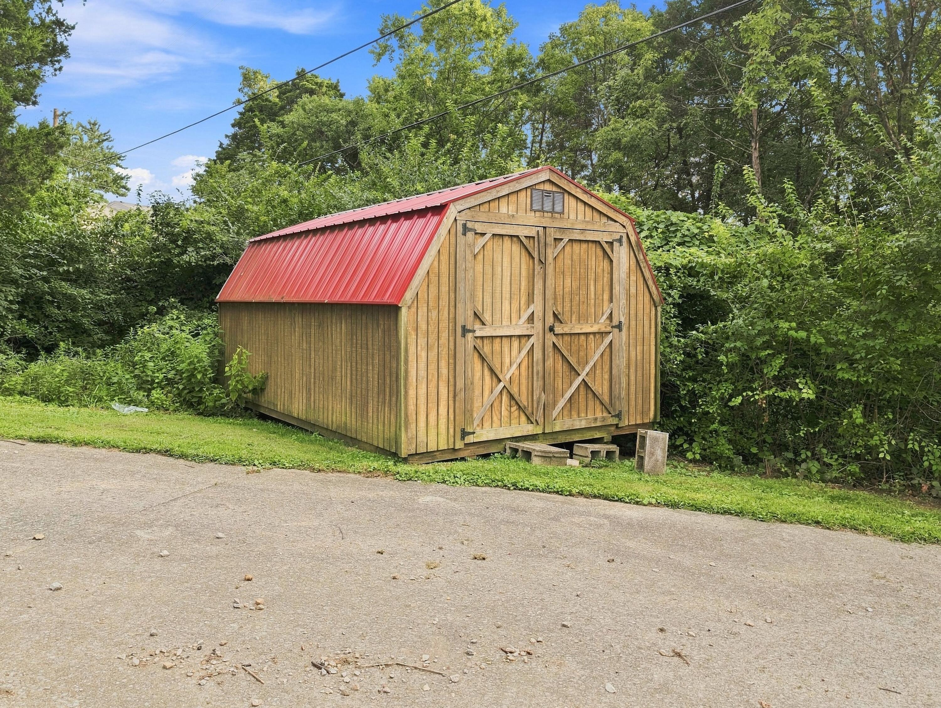 516 Collins Property Photo 51